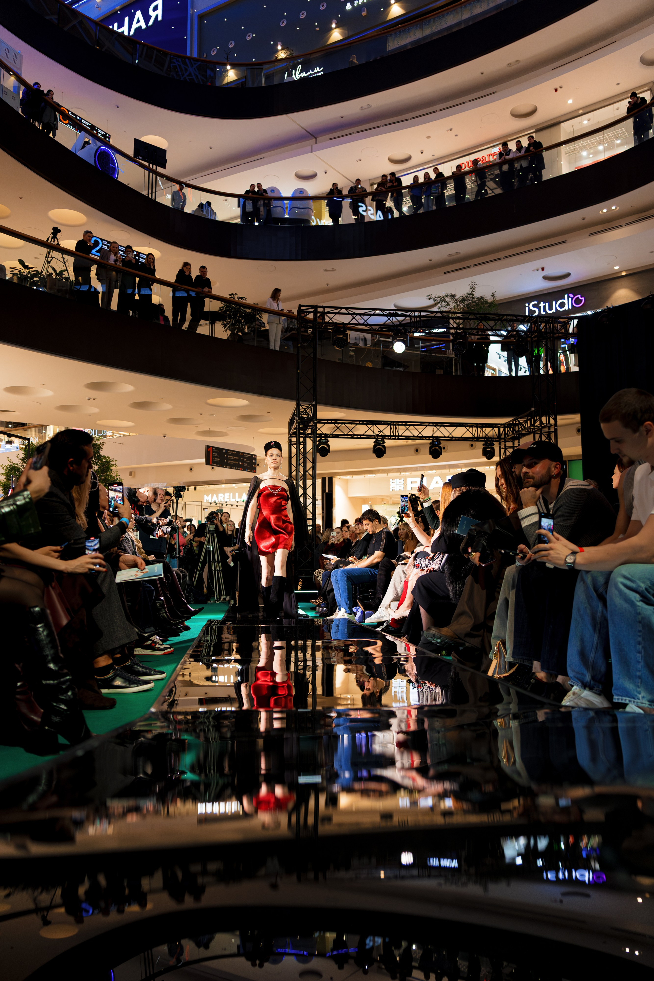 METROPOLIS x SFW 2025. Репортажный фотограф Семён Борисов | Москва