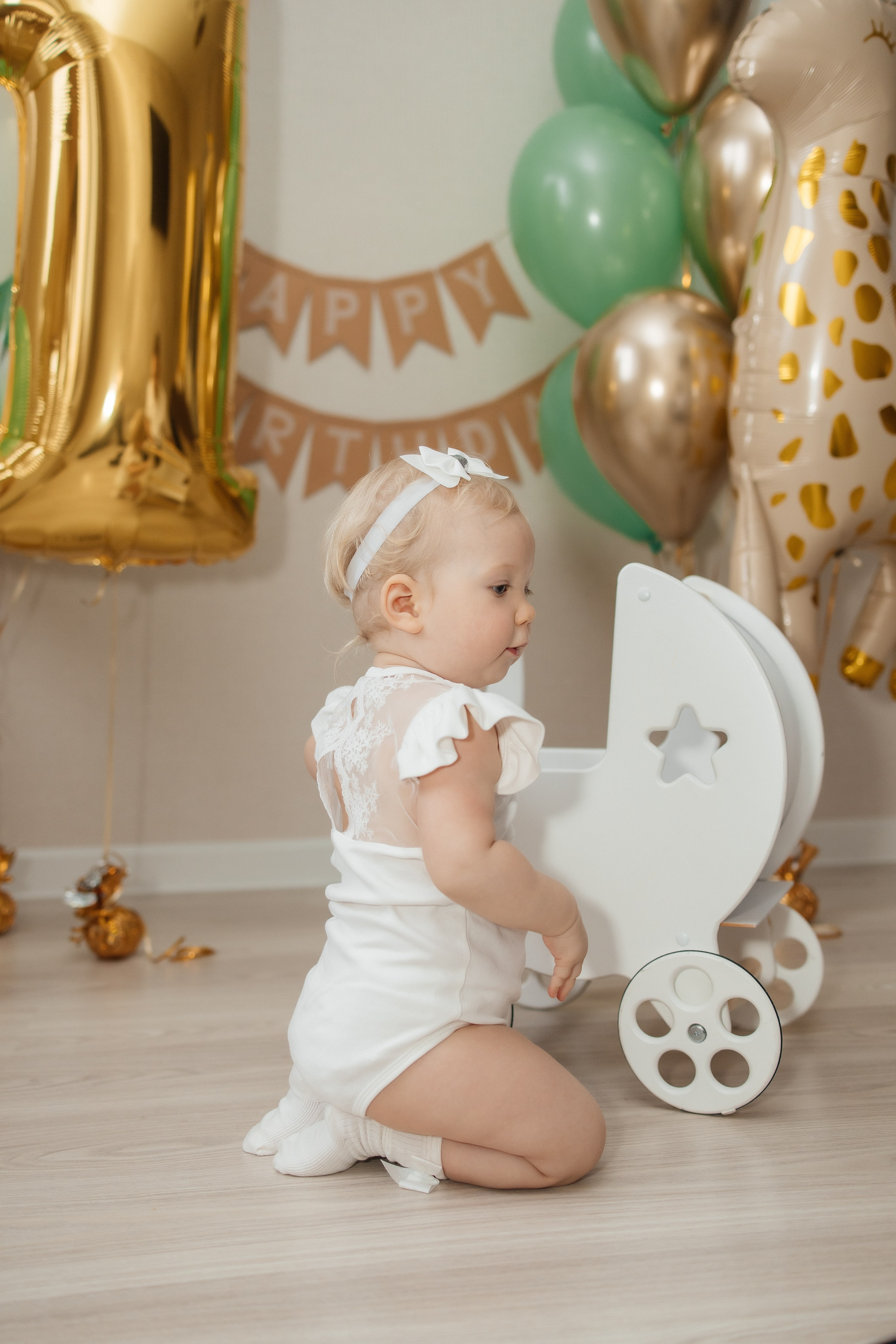 1 годик Еве (домашняя съемка). Профессиональный фотограф Кристина Искусных. Талдом- Москва