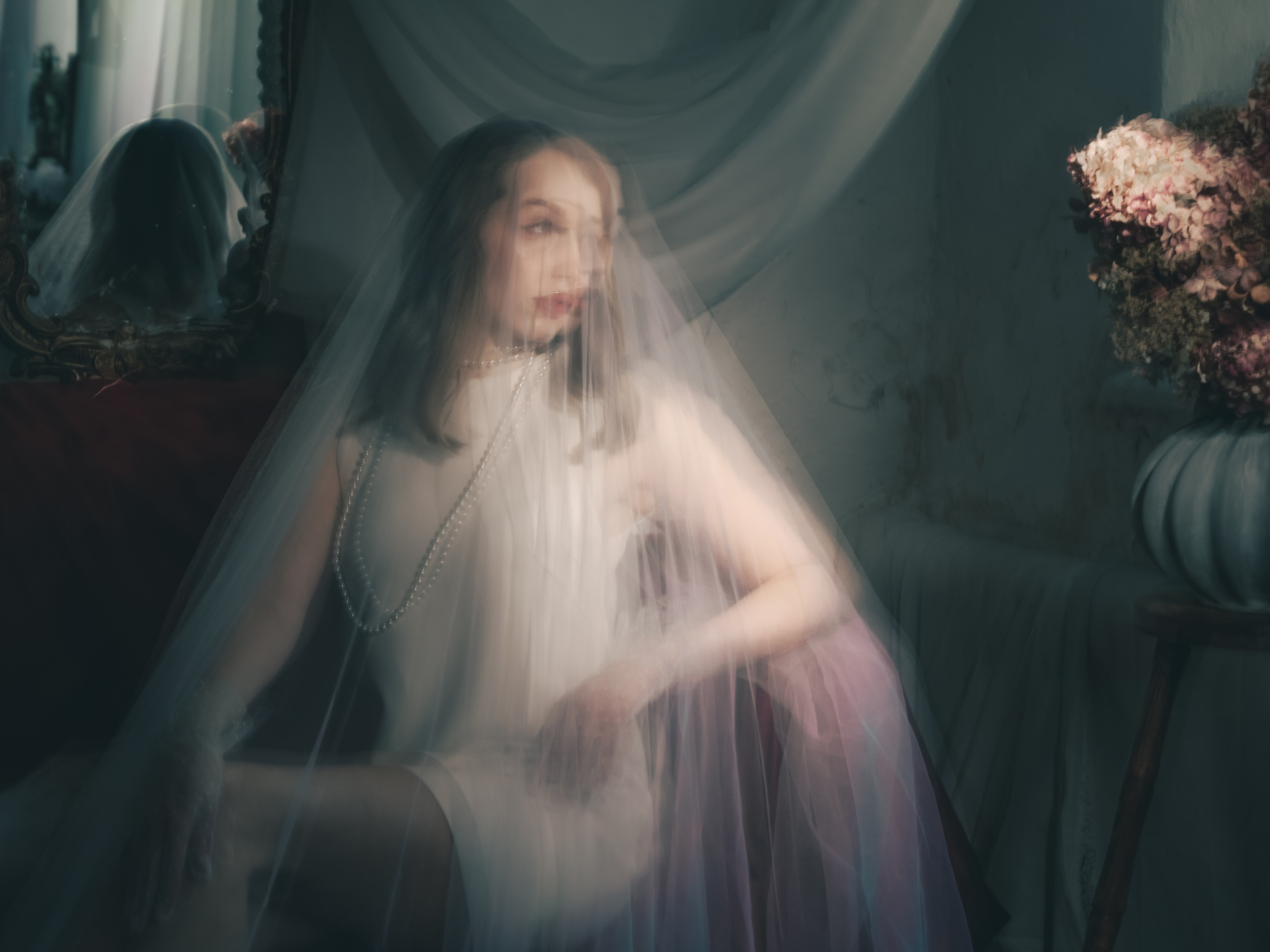 Фотосессия девушки с длинной выдержкой