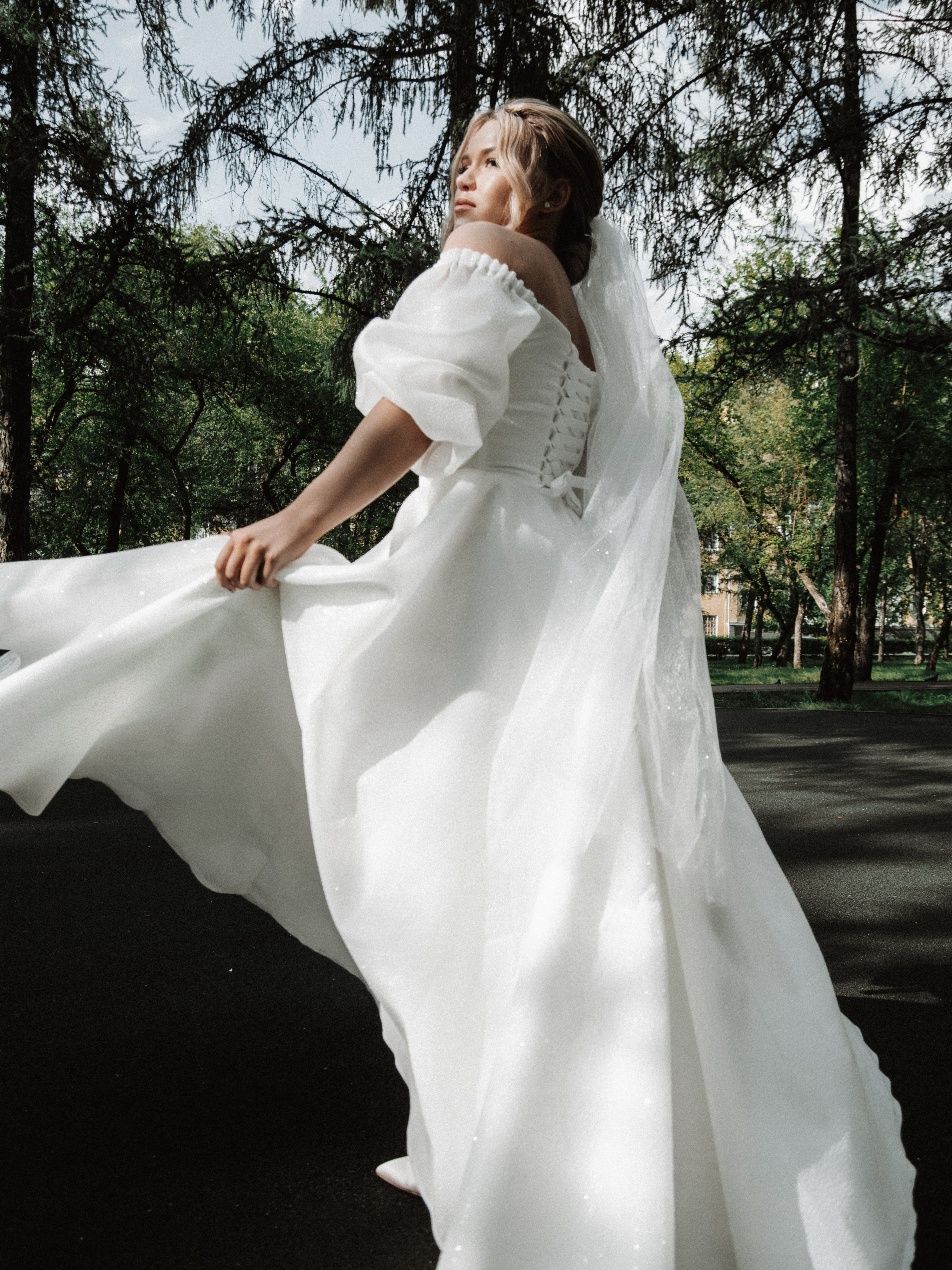 Свадебная фотосессия в парке у Монумента Славы Новосибирск