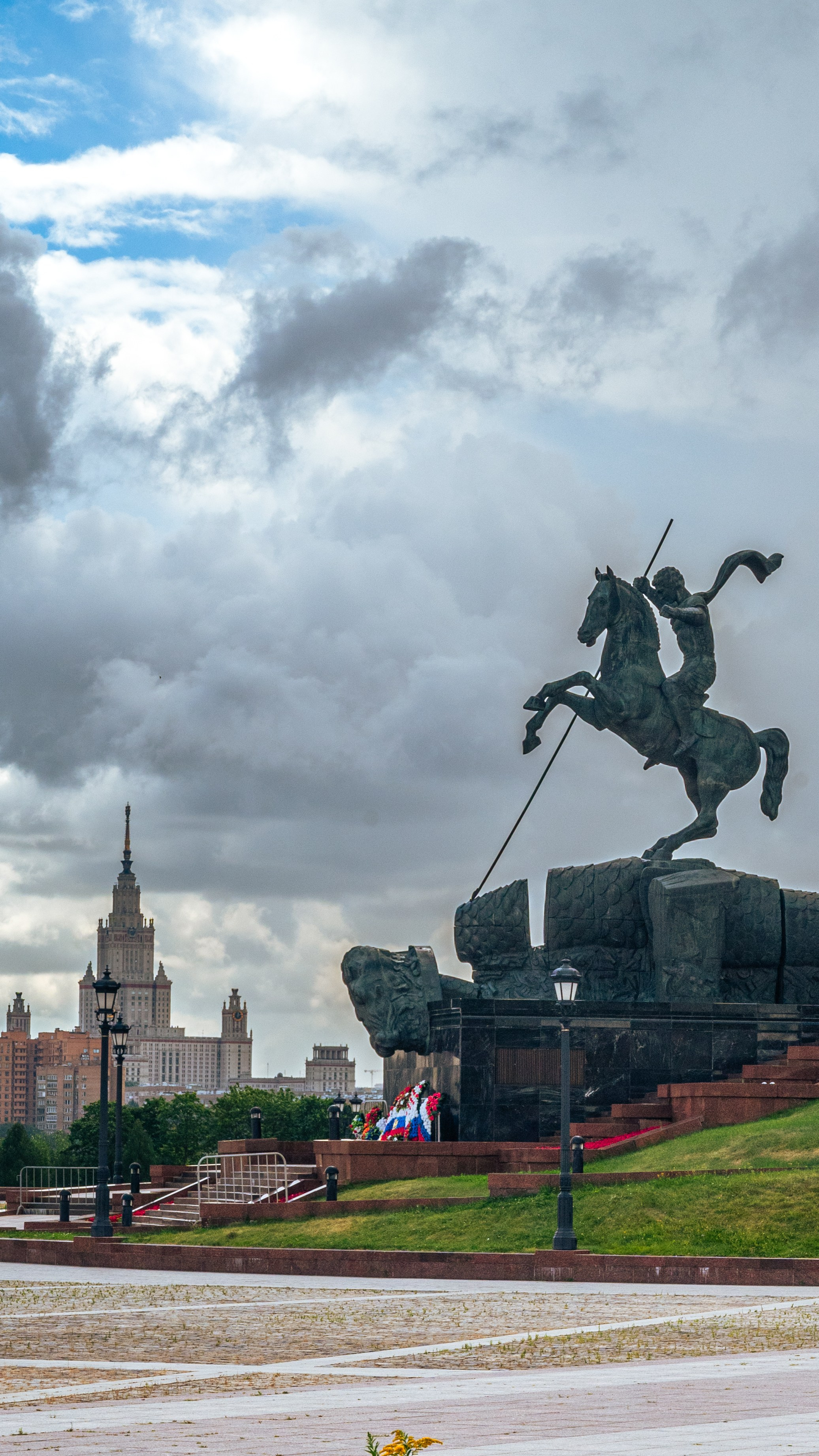 Вечная память и слава героям!. П&П — Полезное с Приятным. Фотоэкскурсии — Москва на память. Экскурсовод и фотограф в Москве. Увези столицу в своём альбоме!