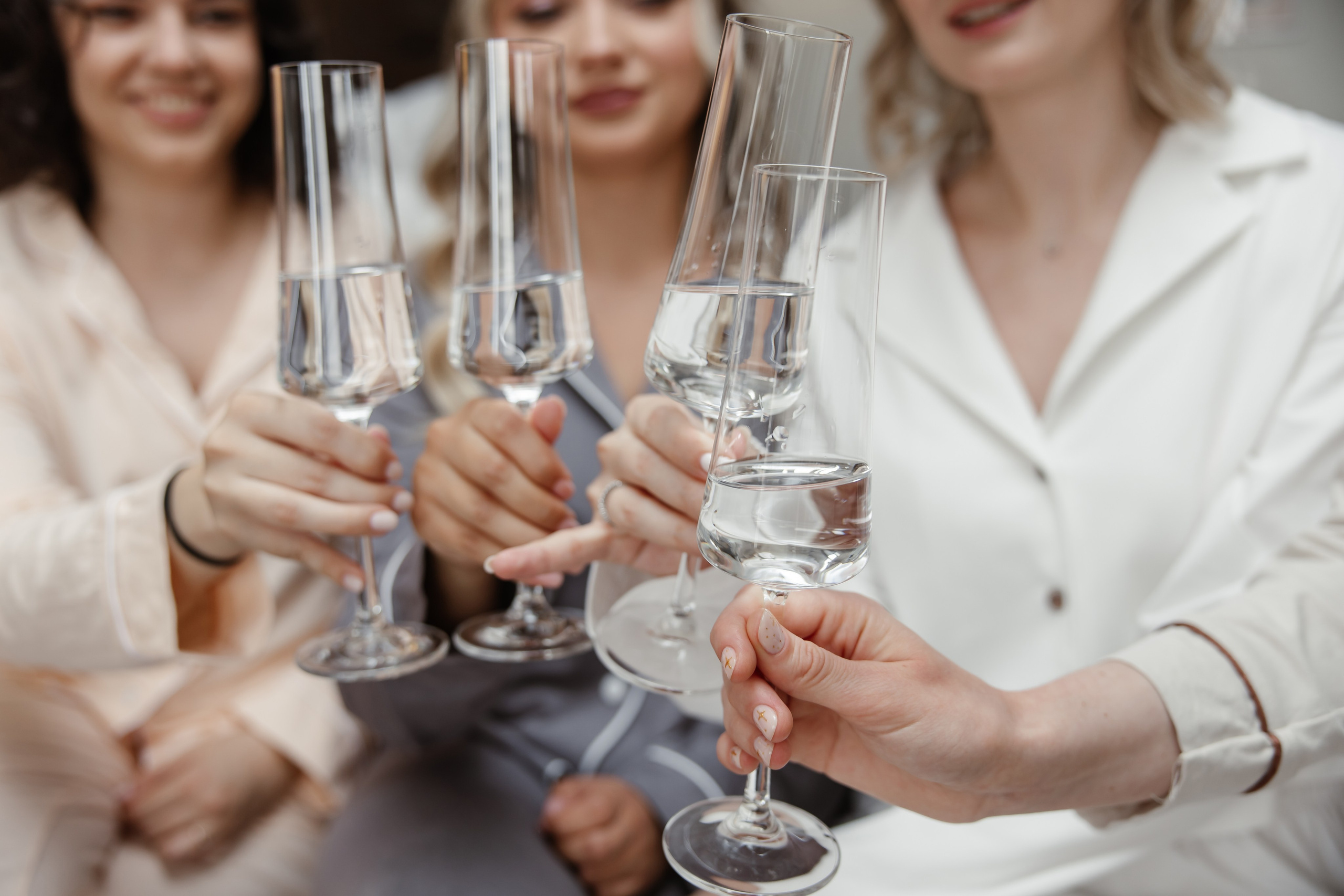 Свадебная прическа на короткие волосы с фатой: 7 идей и главные правила 2026. Фотограф, видеограф на свадьбу в Москве Никита Назаров