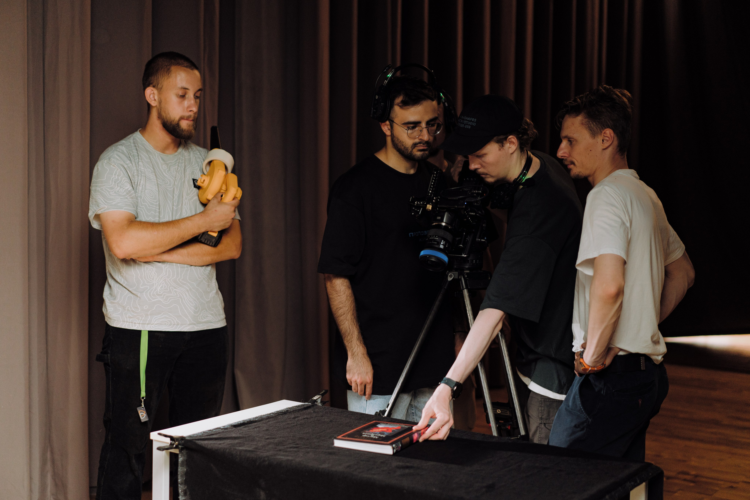 Женя Медведева / Уроки истории. Творческий и репортажный фотограф в Москве Клим Долгов