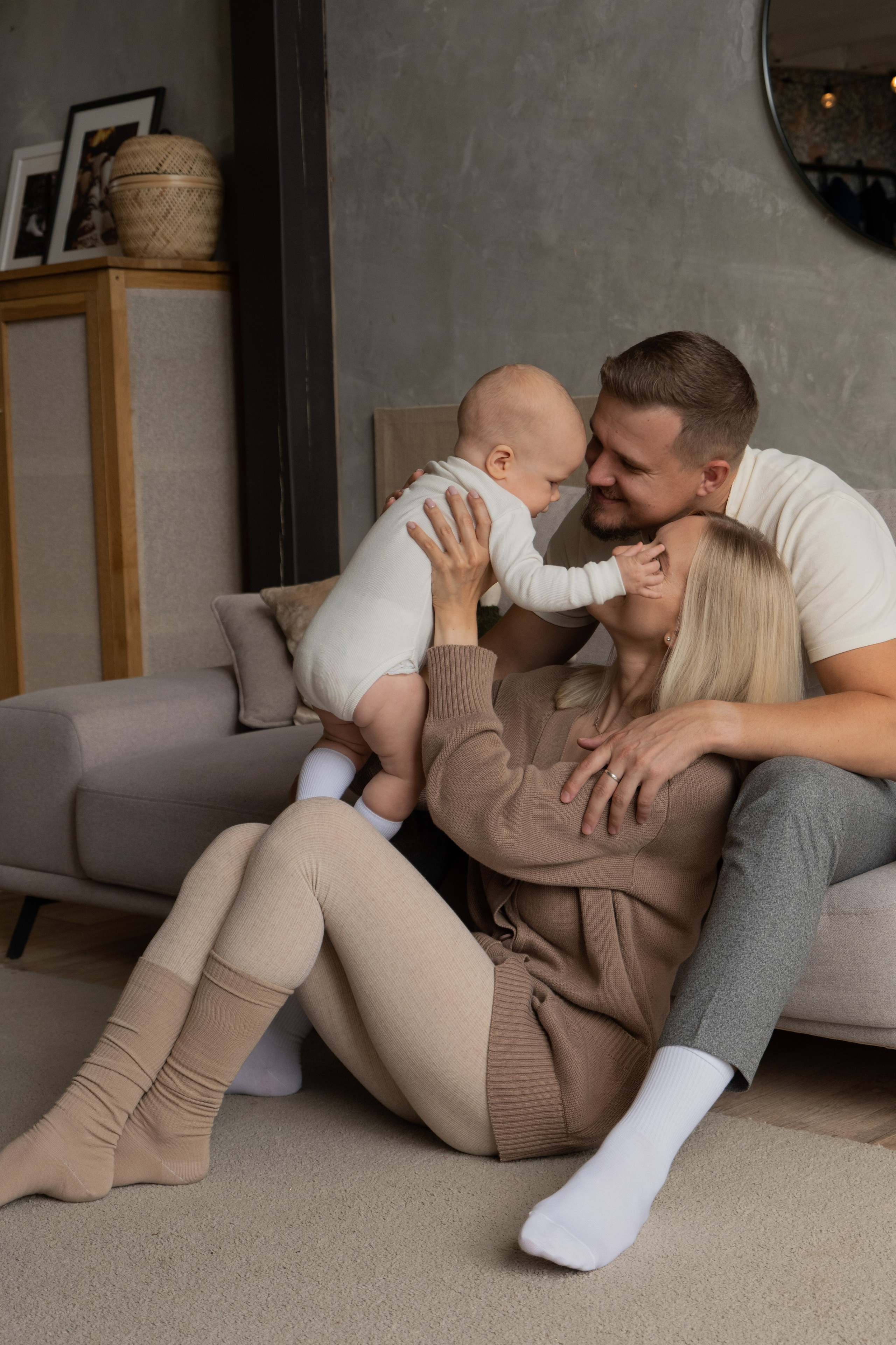 Студийная семейная фотосессия. Фотограф видеограф Ольга Василевская