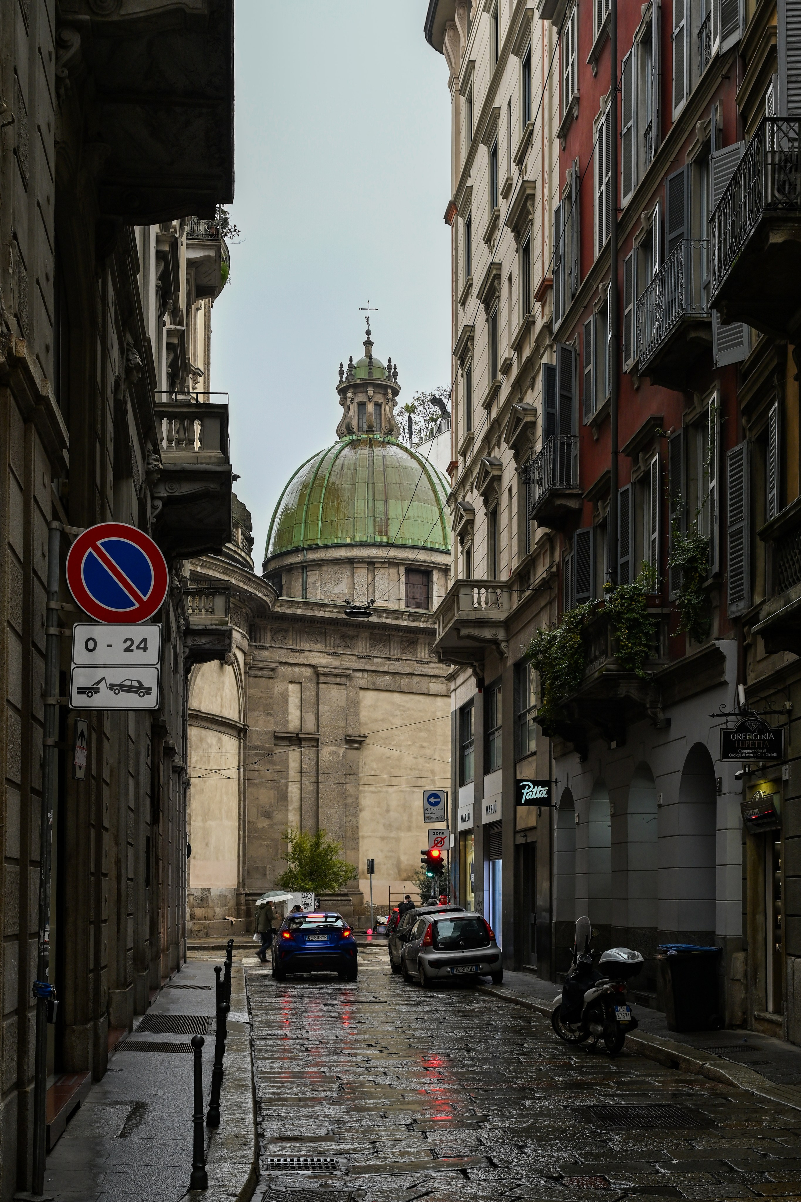 Milano: Navigli, City, Trams. Фотограф Минск