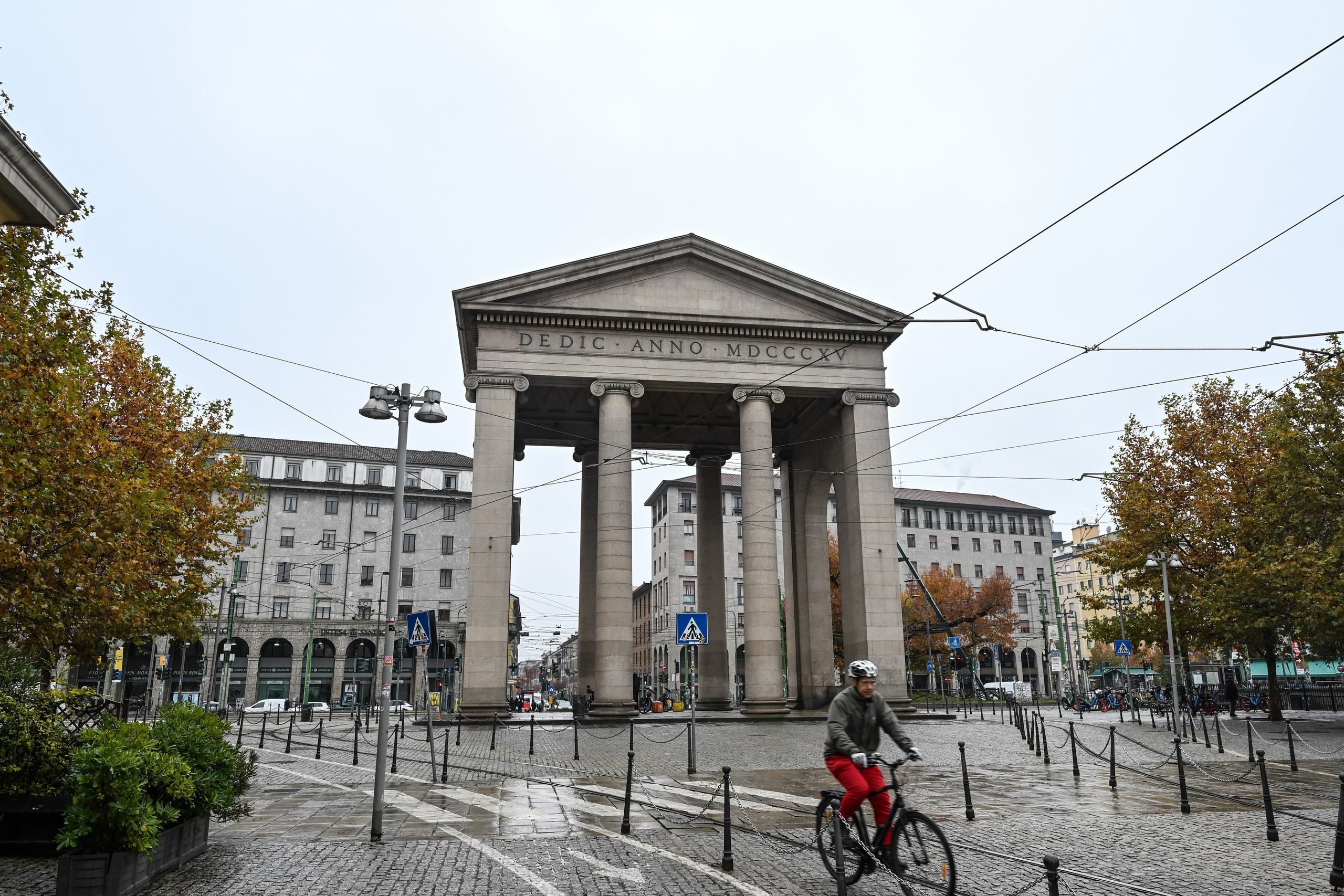 Milano: Navigli, City, Trams. Фотограф Минск