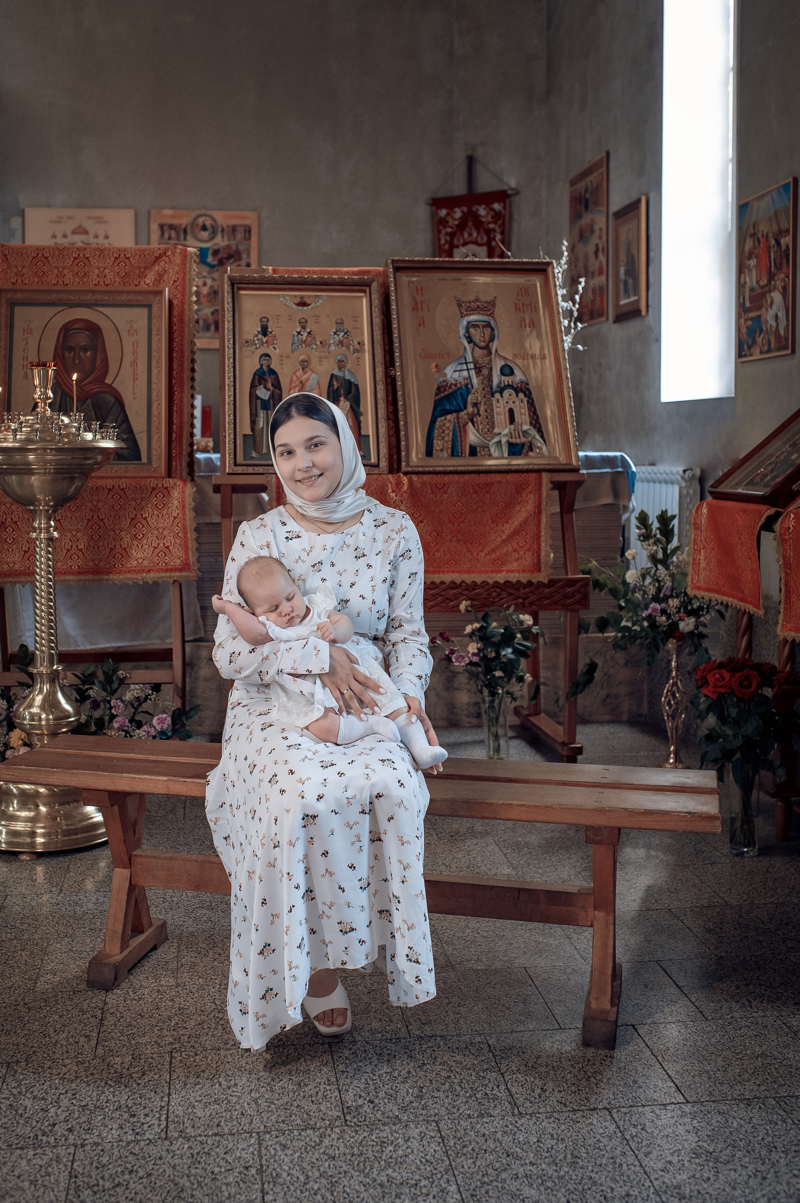 Крещение Василисы в храме исповедников и новомучеников Российских. Фотографы крещения/венчания  Красноярск Татьяна и Вячеслав Переваловы