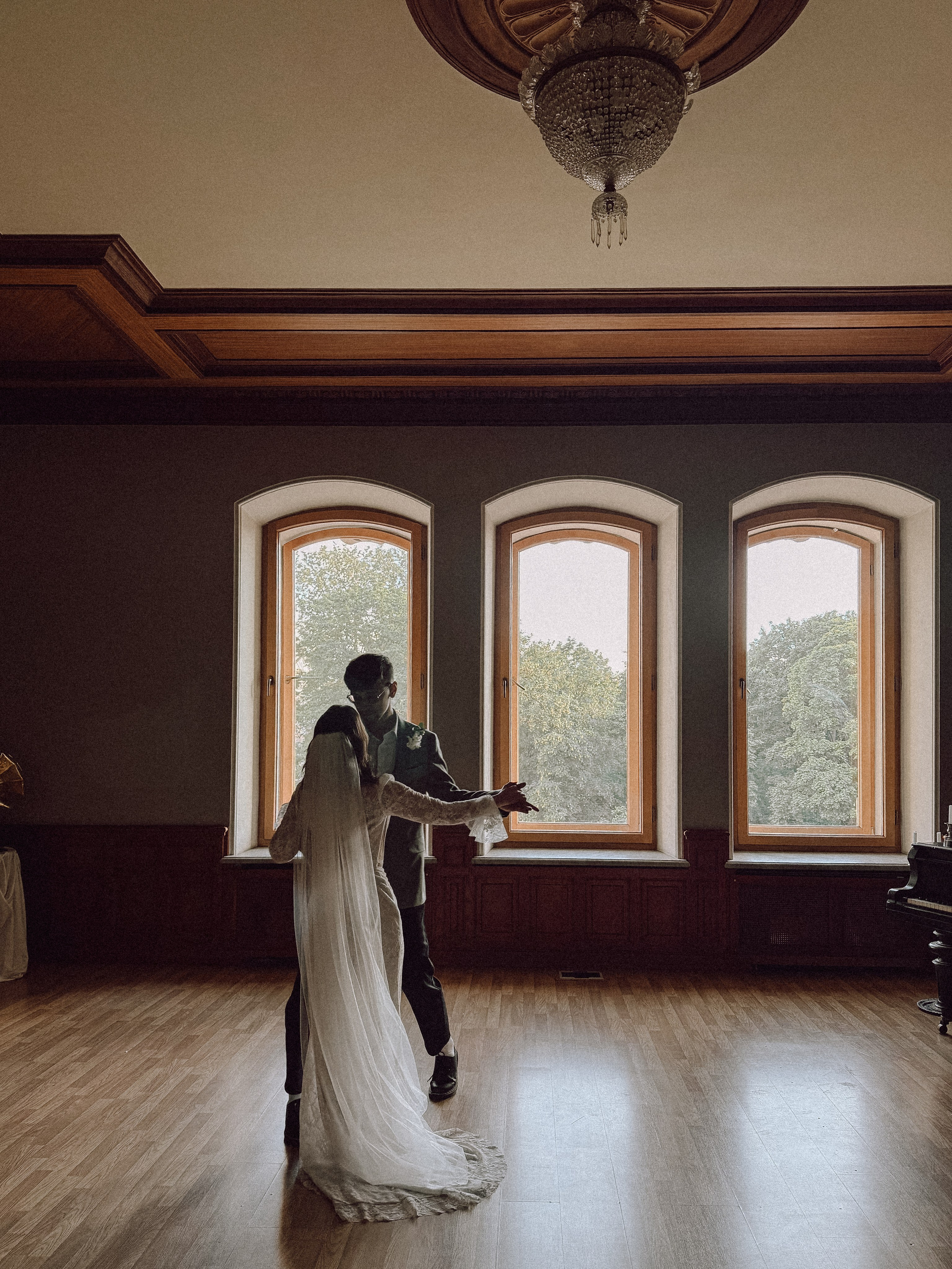 ФОТО НА ТЕЛЕФОН ВО ВРЕМЯ БРАКОСОЧЕТАНИЯ В ПЕРВОМ ДВОРЦЕ И ПРОГУЛКИ. Профессиональный фотограф, Санкт-Петербург — Виктория Богомолова