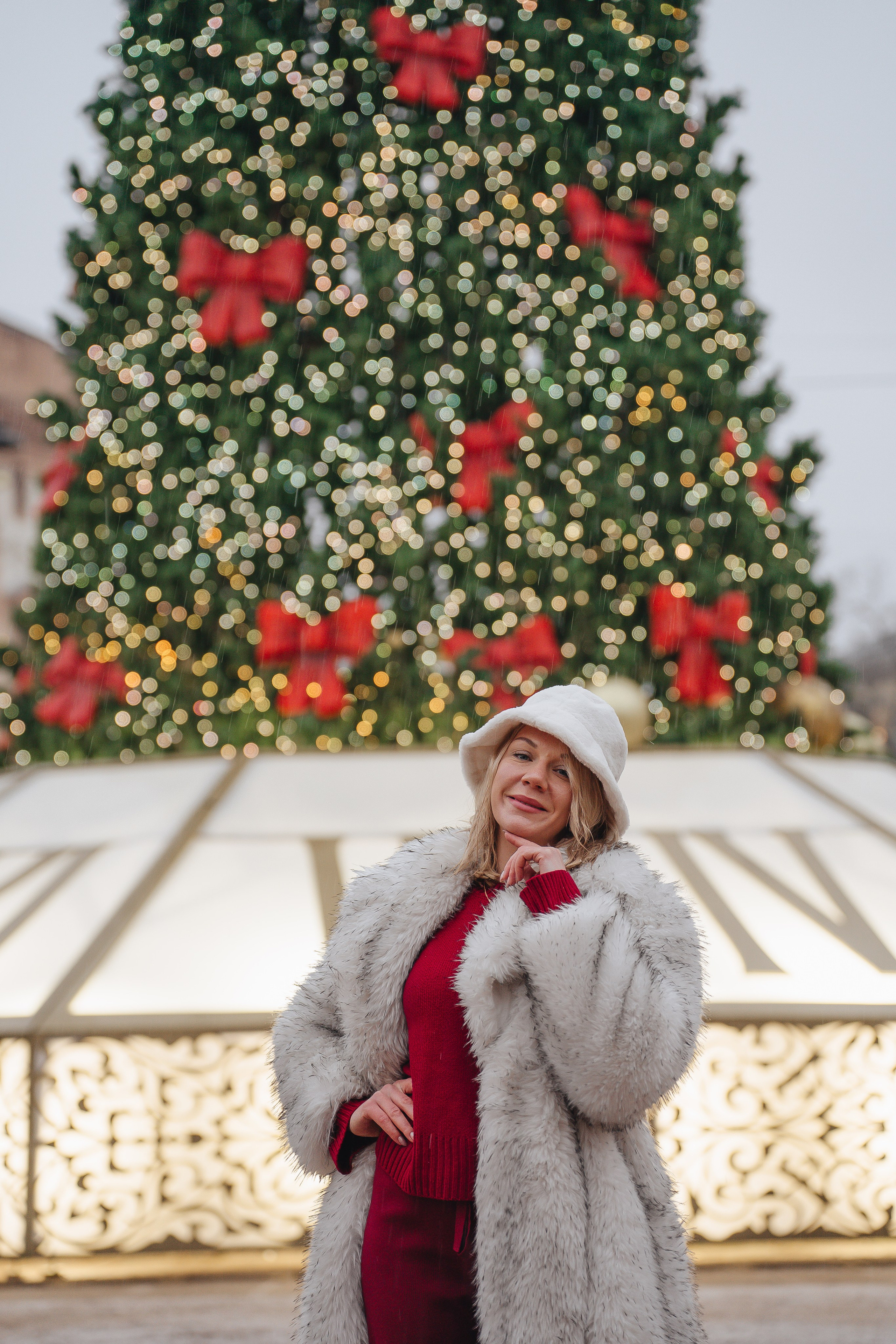 ПРОГУЛКА НА МАНЕЖНОЙ ПЛОЩАДИ ДЛЯ ДЕВУШКИ ПЕРЕД НОВЫМ ГОДОМ (НОВОГОДНЯЯ ФОТОСЕССИИЯ НА МАНЕЖНОЙ ПЛОЩАДИ). Профессиональный фотограф, Санкт-Петербург — Виктория Богомолова