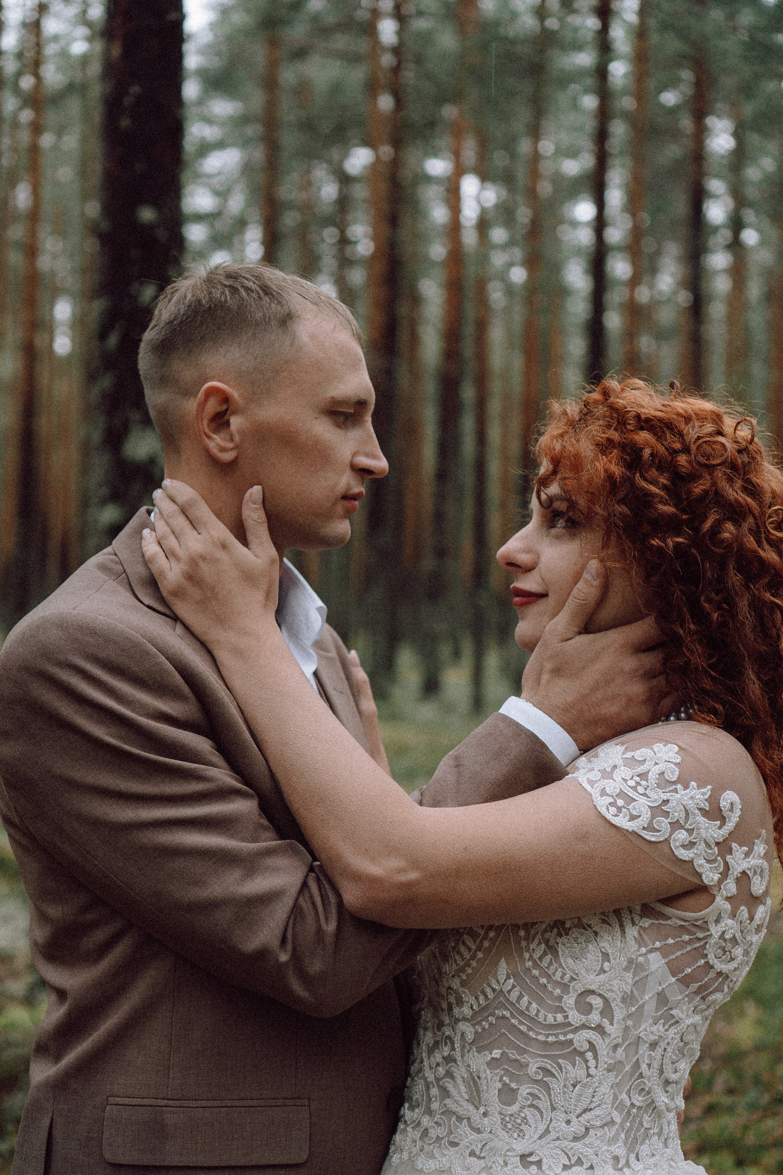 СВАДЕБНАЯ ФОТОСЕССИИЯ ПАРЫ В ГОРОДЕ ПРИОЗЕРСК В СОСНОВОМ ЛЕСУ И С ПИКАПОМ. Профессиональный фотограф, Санкт-Петербург — Виктория Богомолова