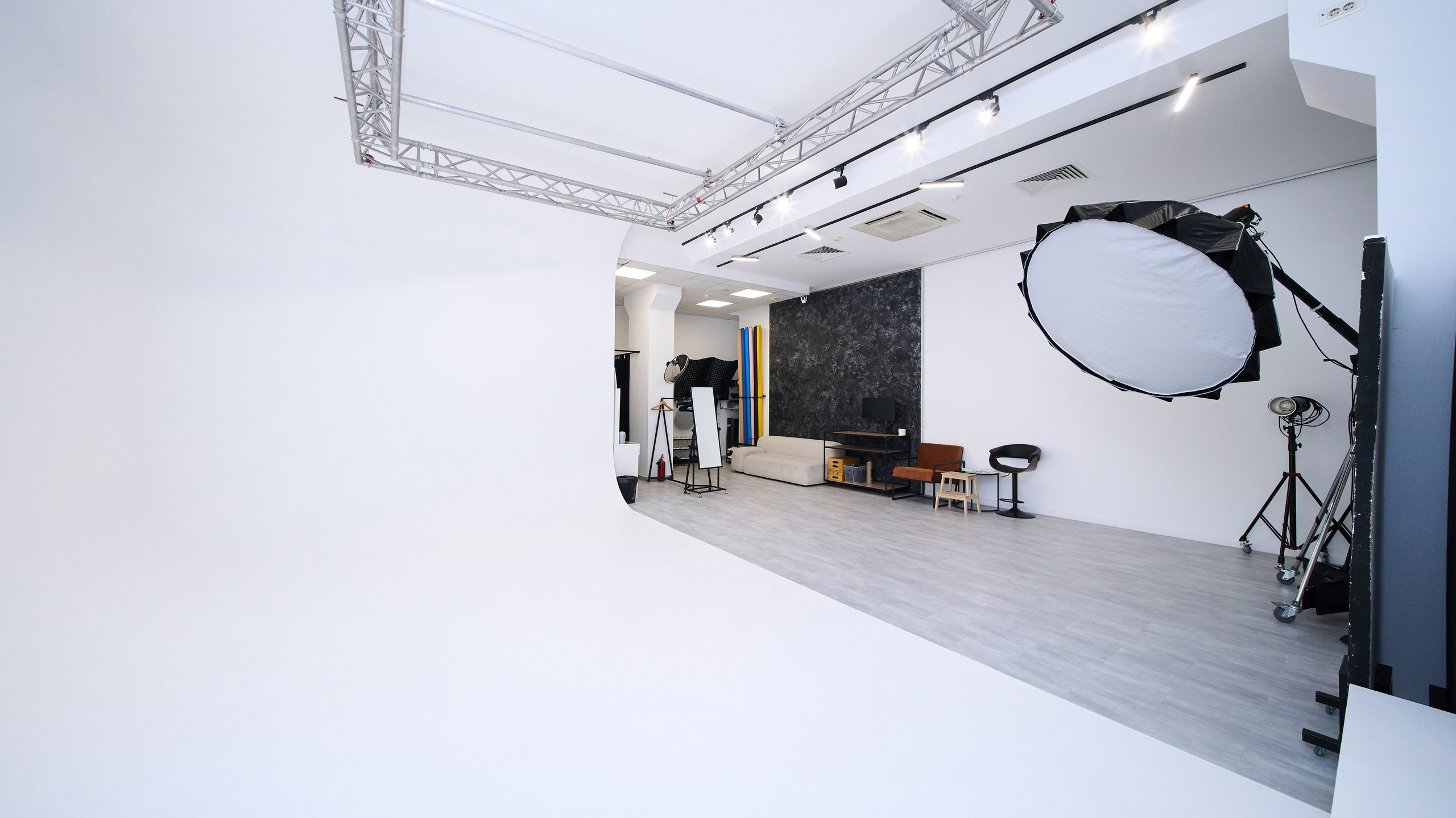 GLOW STUDIO| Профессиональная фотостудия в центре Екатеринбурга