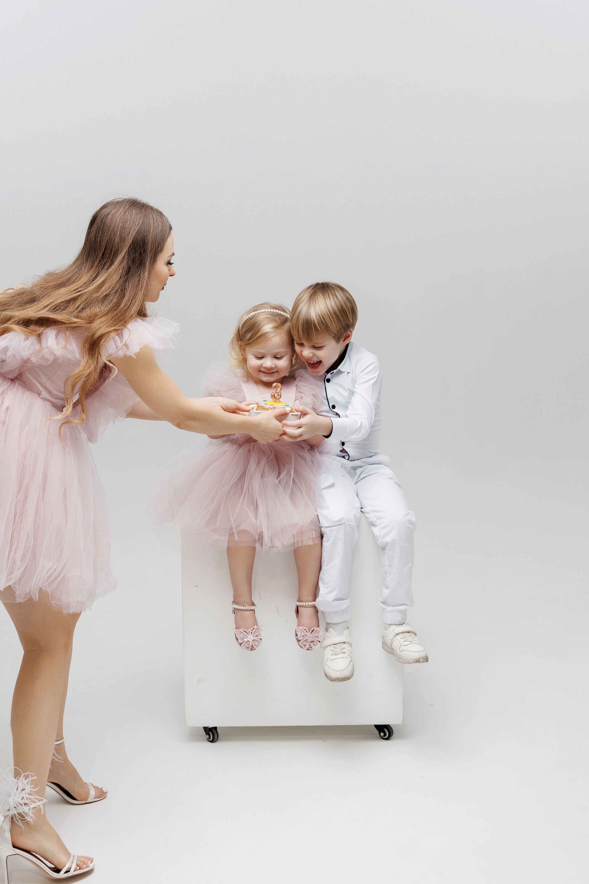 Съемка Дня Рождения Алисы в фотостудии CROSS-STUDIO зал IDEAL. Свадебный и семейный фотограф в Москве и МО Елена Агапова