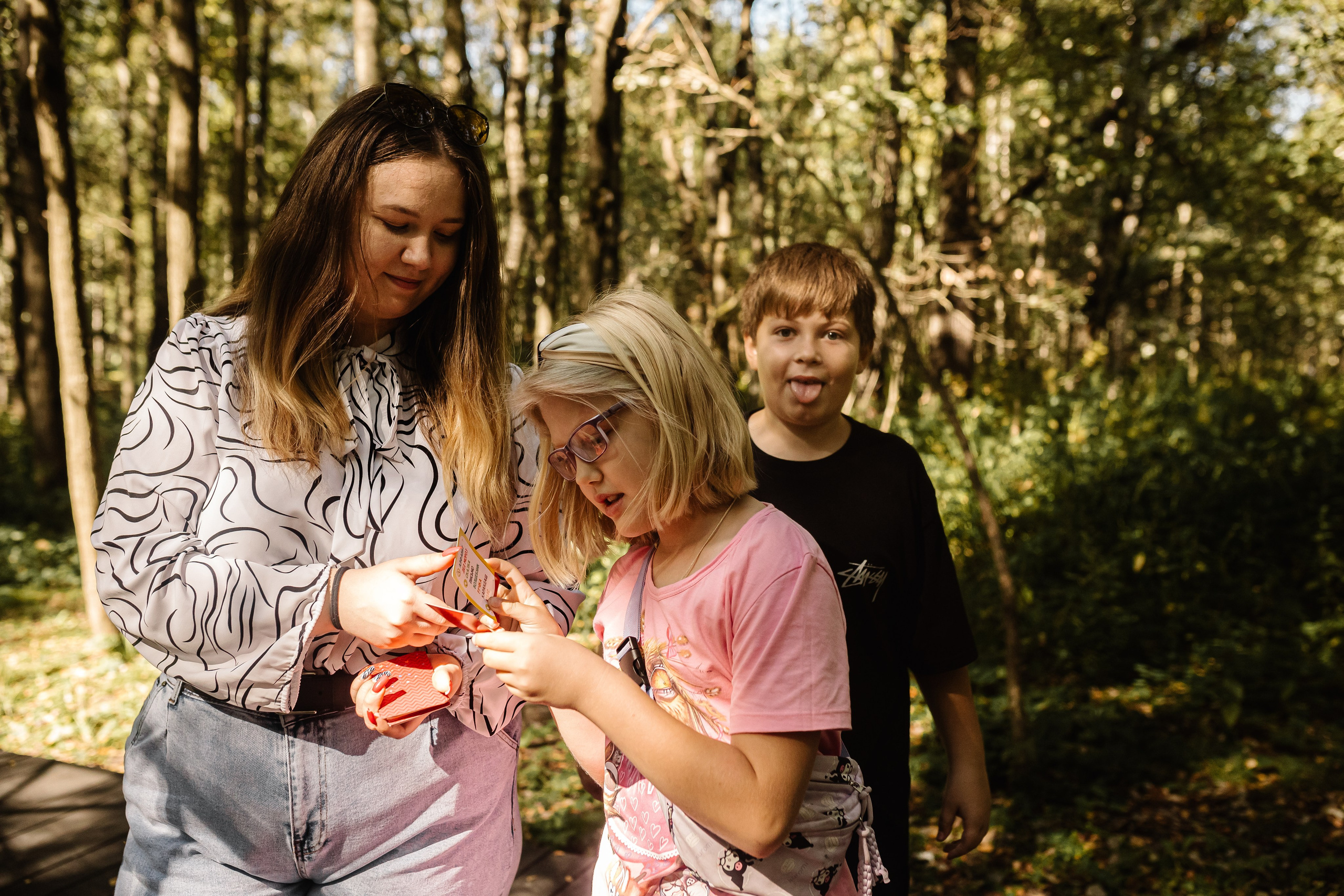 Репортаж школьной прогулки в парке. Семейный и женский фотограф в Москве Надежда Воробьева