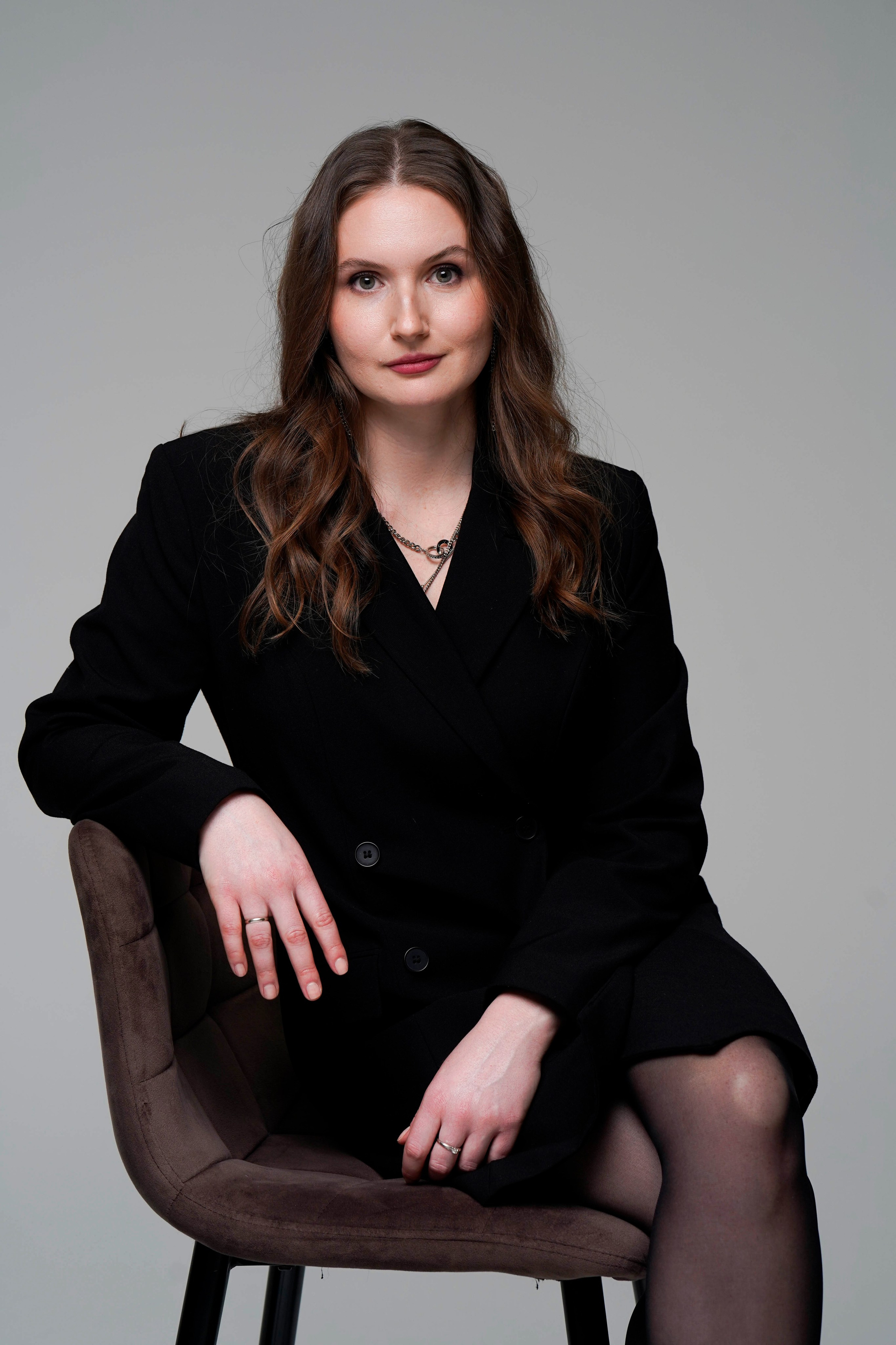 Бизнес портрет девушки в минималистичном стиле. Фотограф Анна Калинцева