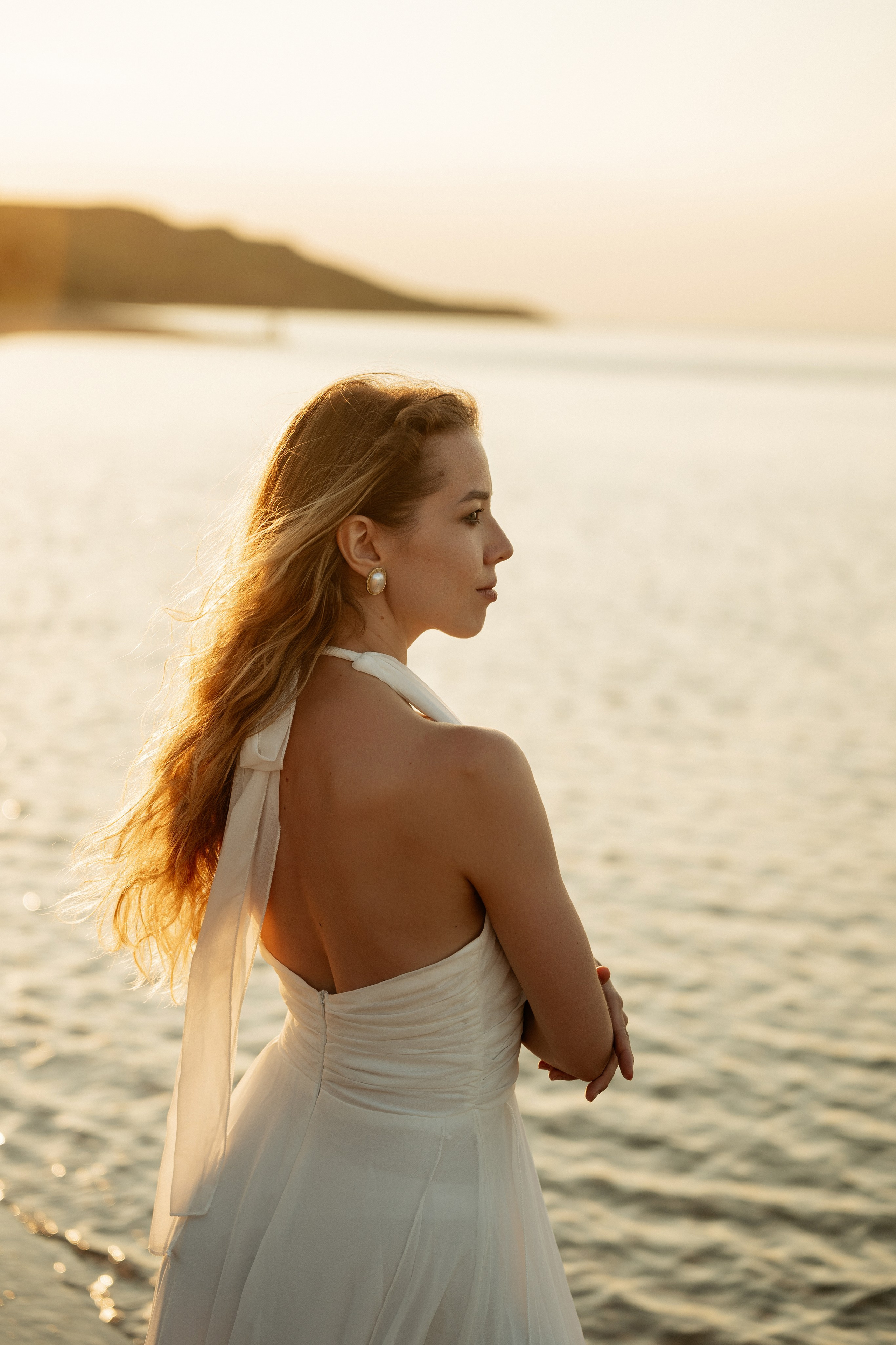 Фотограф создал сказочный образ мамы в развевающемся платье в Голубицкой.