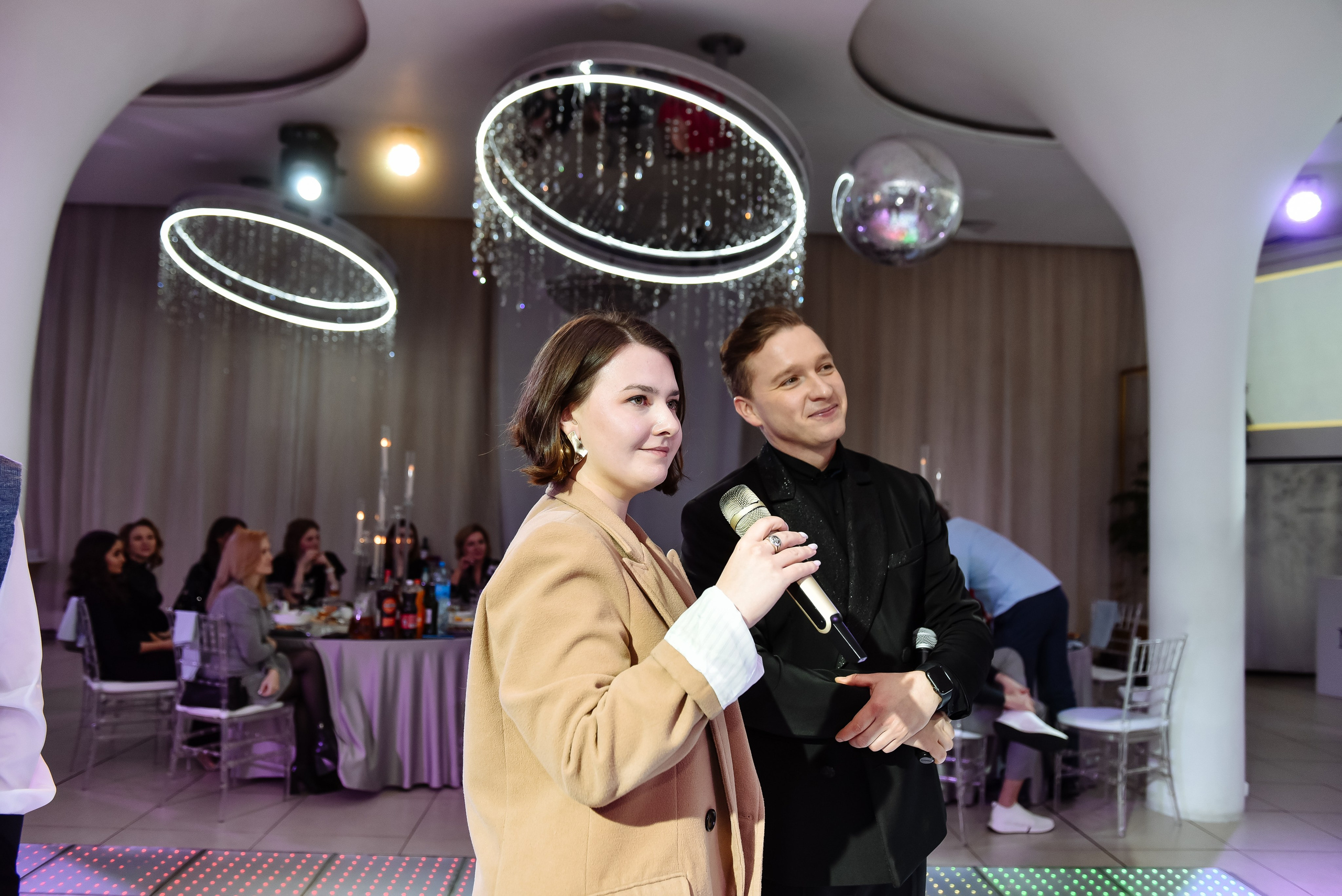 Новогодний корпоратив в ресторане Nebesa. Анастасия Петрович фотограф, фотокорреспондент в Москве и Санкт-Петербурге. Фотосъёмка репортажа, мероприятия, корпоративная съёмка, контент