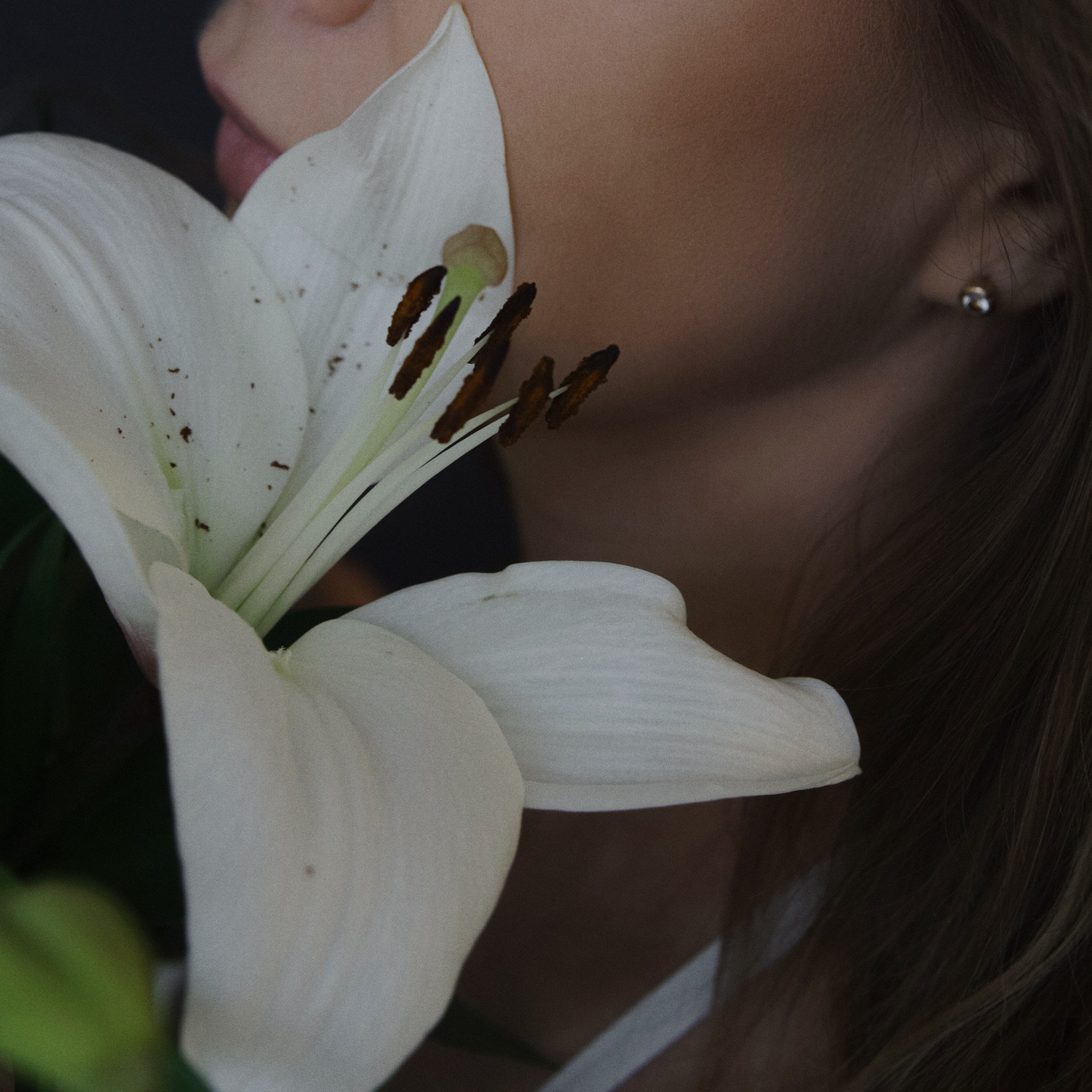 Аня, съемка с цветами. Фотограф в Минске Света Григорьева