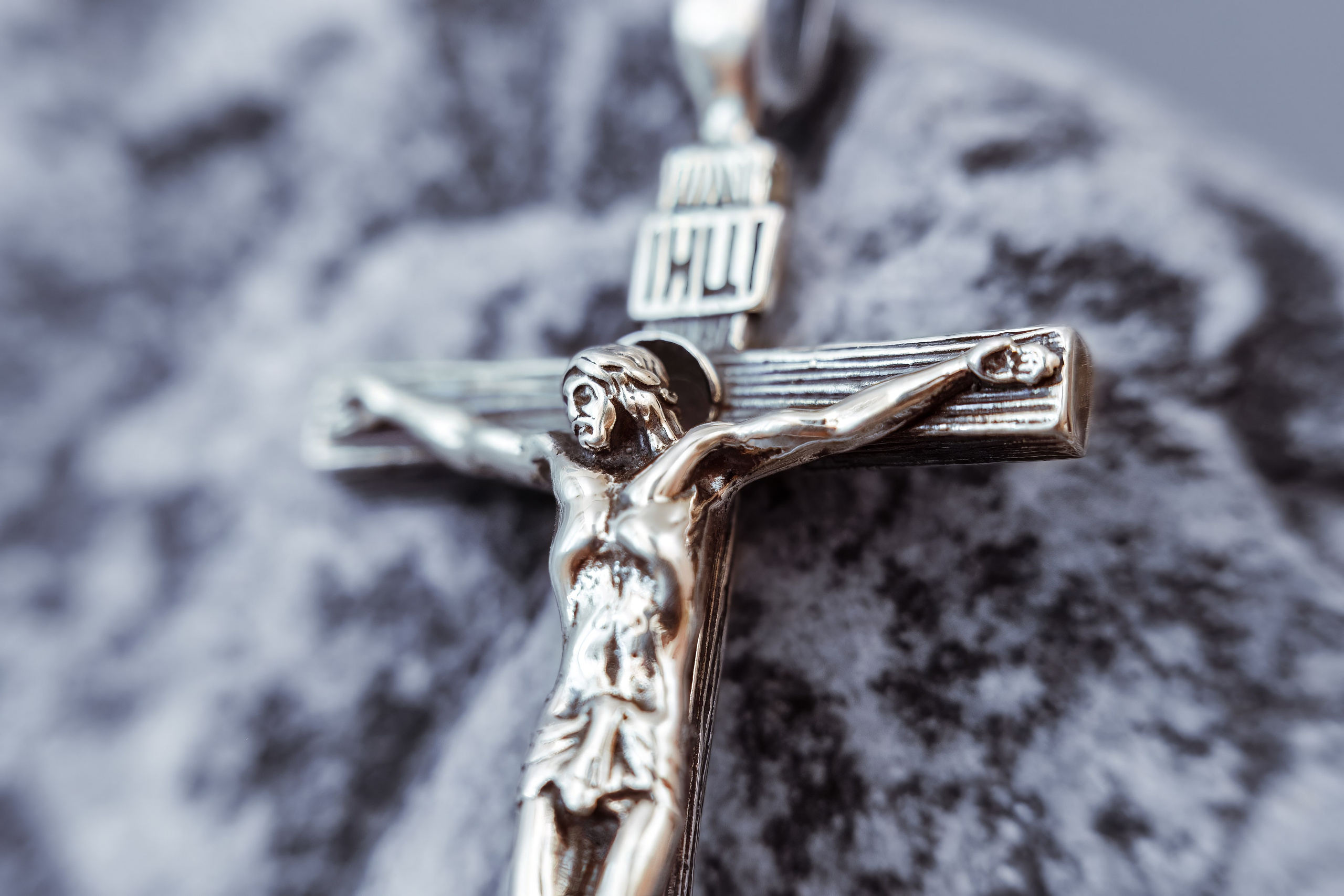 Съемка серебряных украшений в Санкт-Петербурге. Фотосессия для маркетплейсов