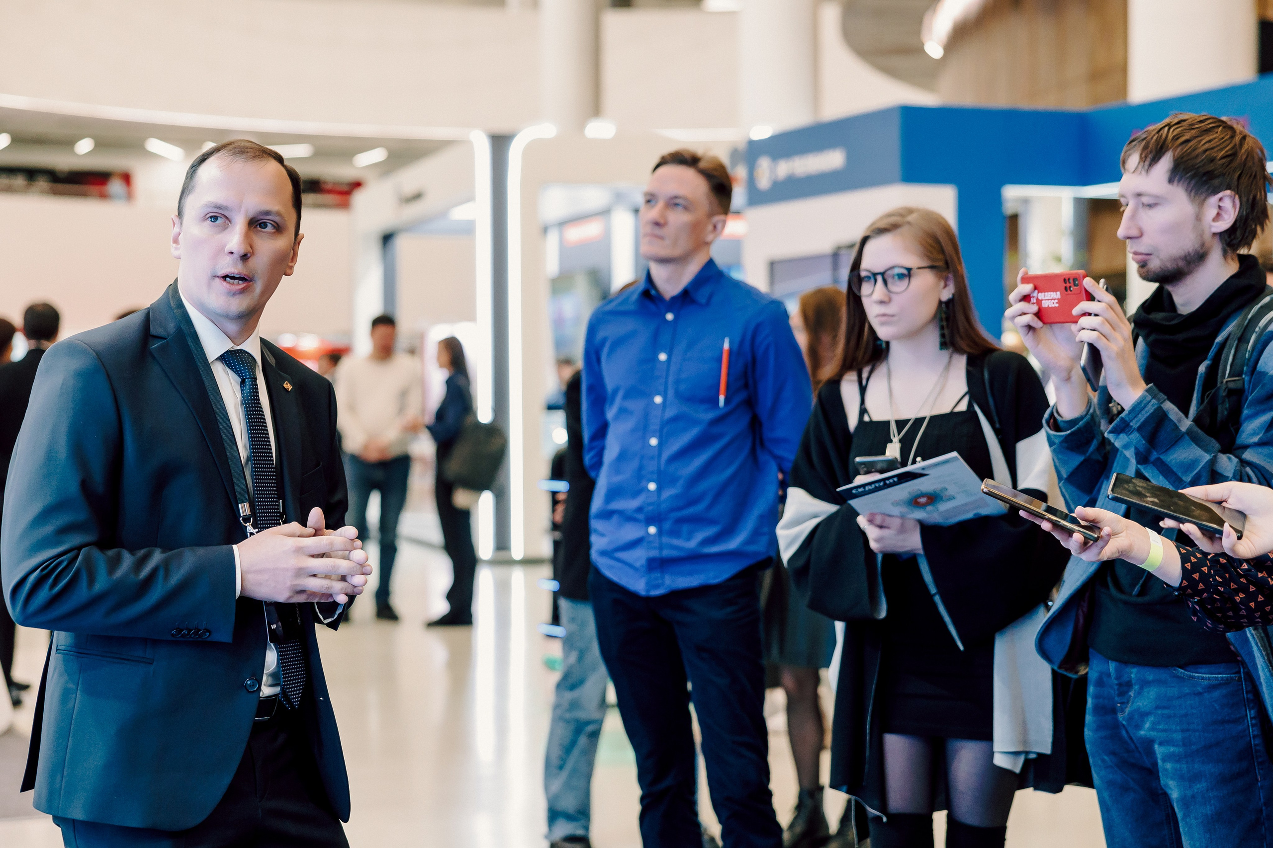 СКБ Контур — Форум будущего — Деловая программа. Лёшка Варзегов — фотограф