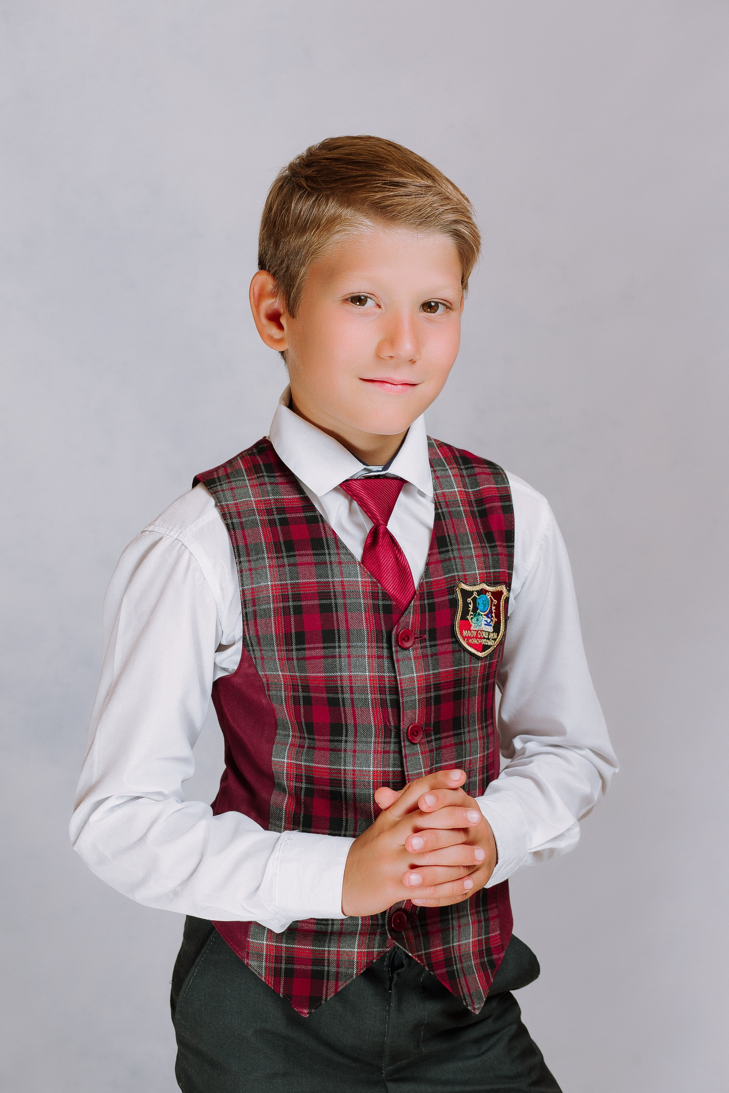 Портрет на светлом фоне- начальная школа. Выпускные альбомы Натальи Бутко: Новороссийск, Анапа, Геленджик