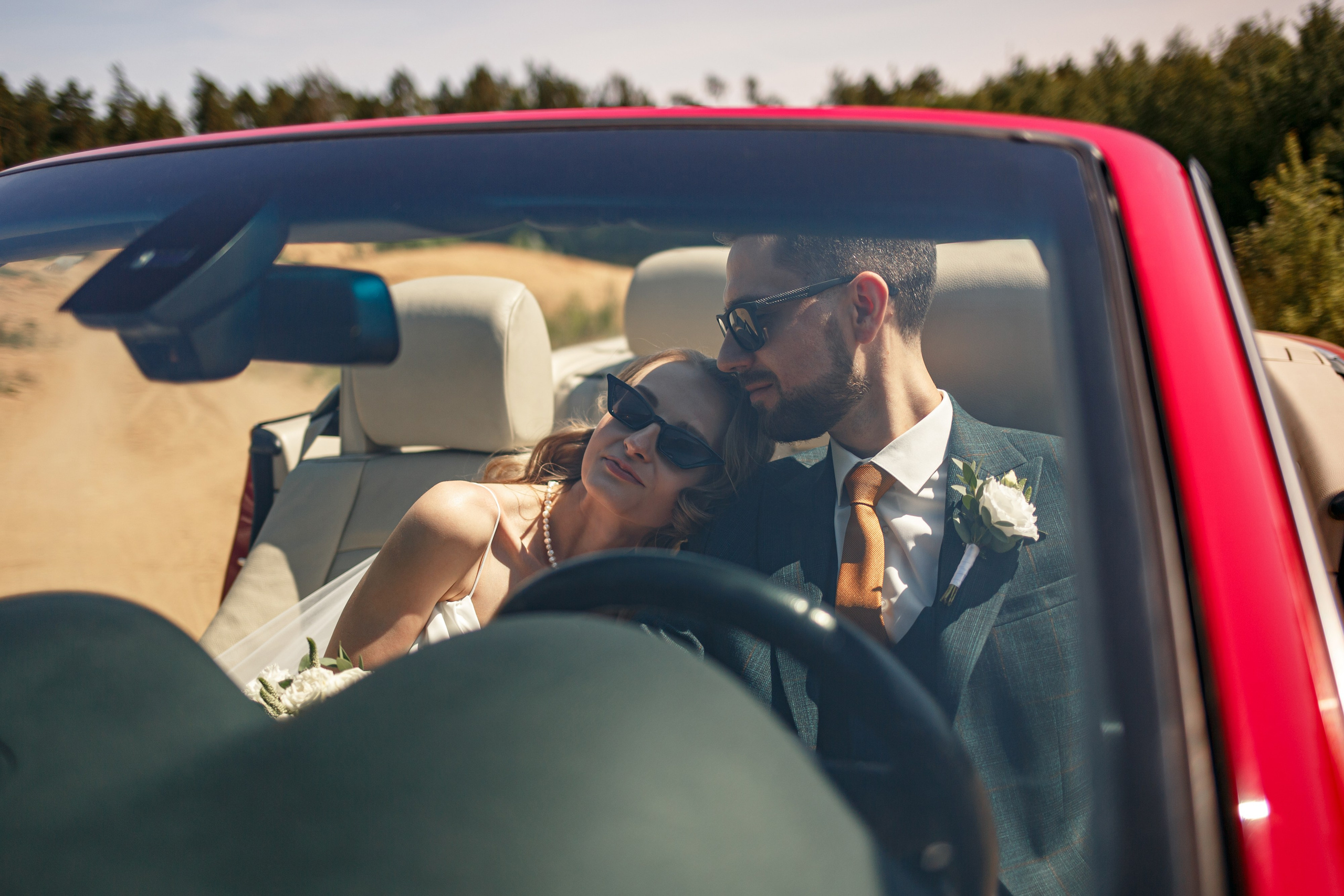 Свадебная фотосессия с кабриолетом и в загородном клубе Artiland. Свадебный фотограф Москва и МО Сергей Киржаев