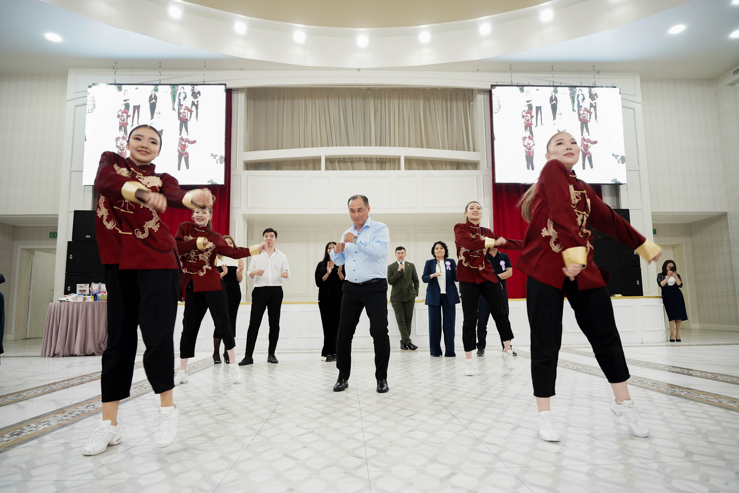 Dana uzatu. Фотограф Ернар Ержанов