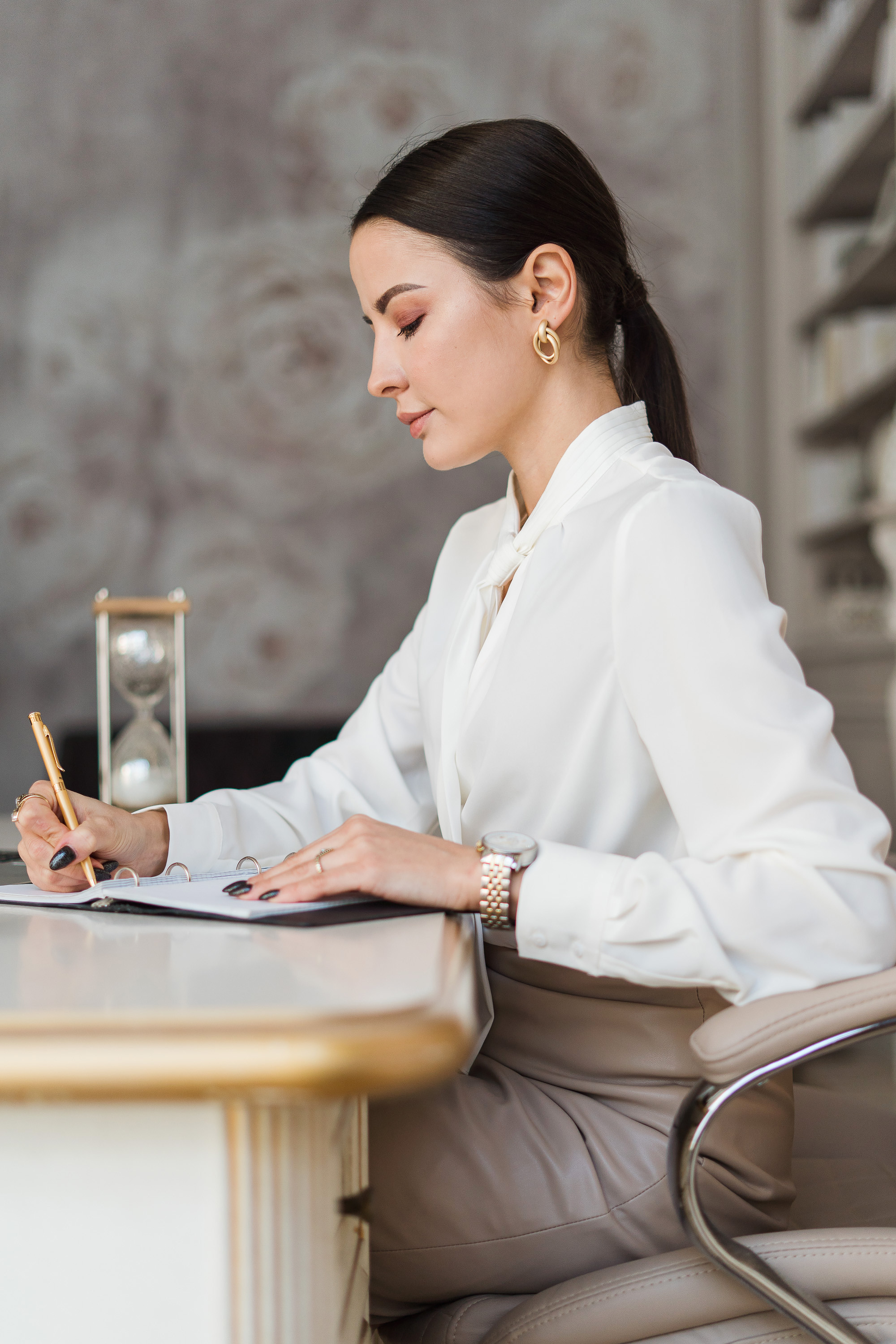 Деловая Бизнес бренд фотосессия для SMM визуализатора в москве