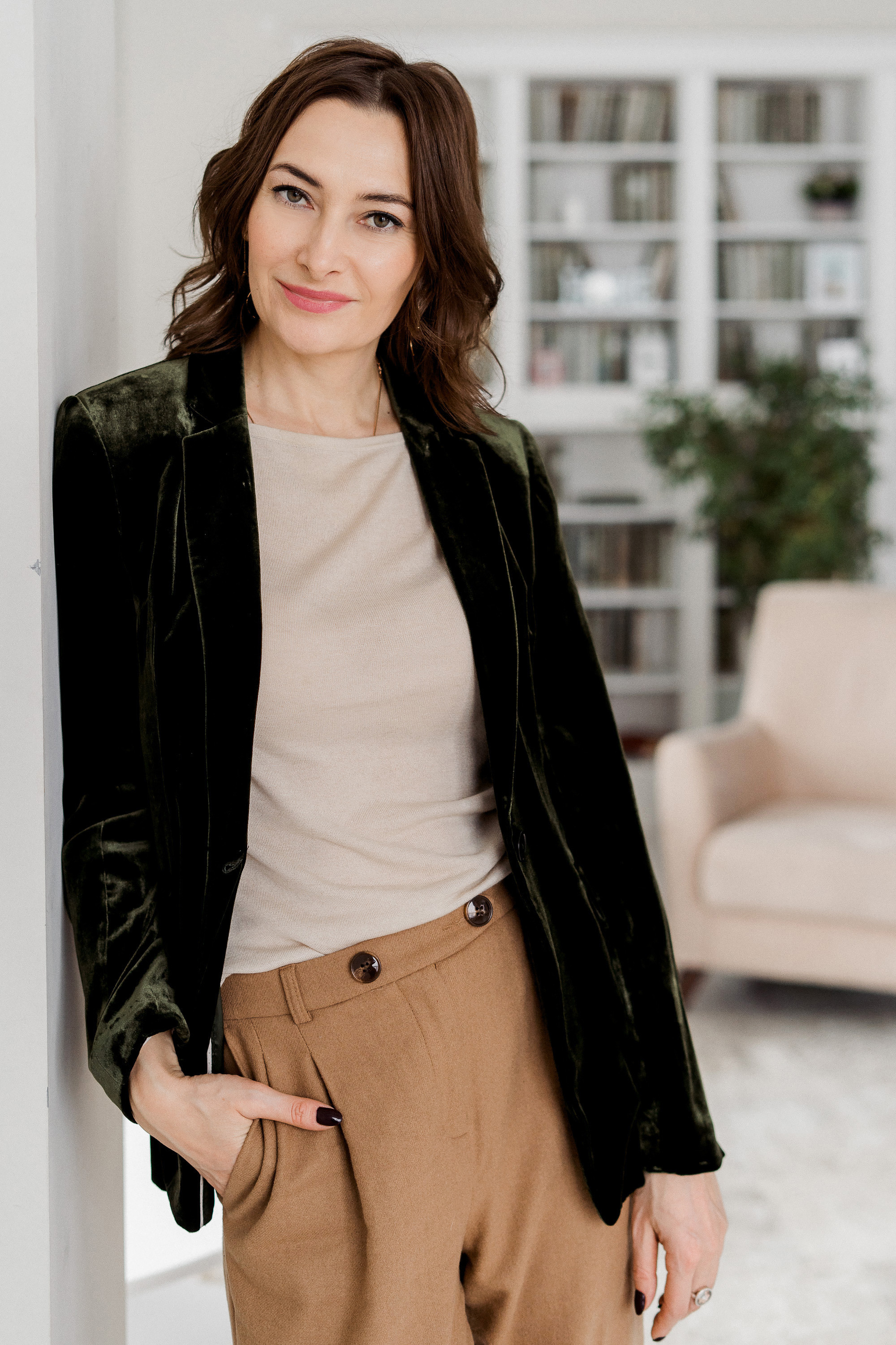 Бренд фотосессия для психолога в Москве в светлой фотостудии