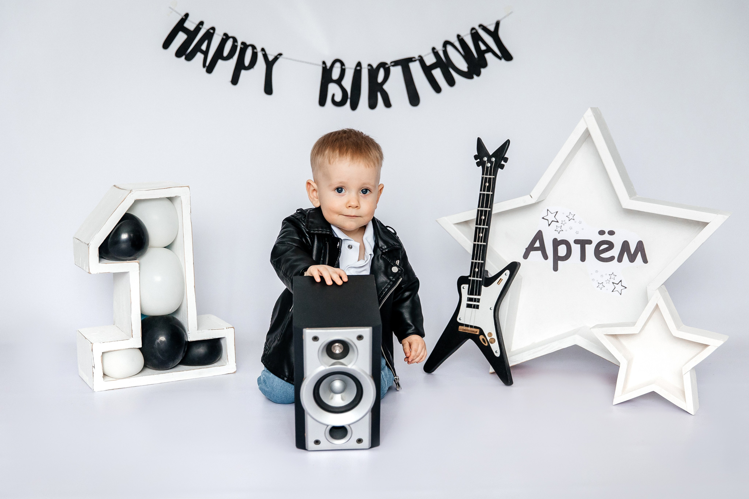 На белом фоне / минимализм. Детский фотограф, выпускные альбомы в Нижнем Новгороде Бодягина Мария
