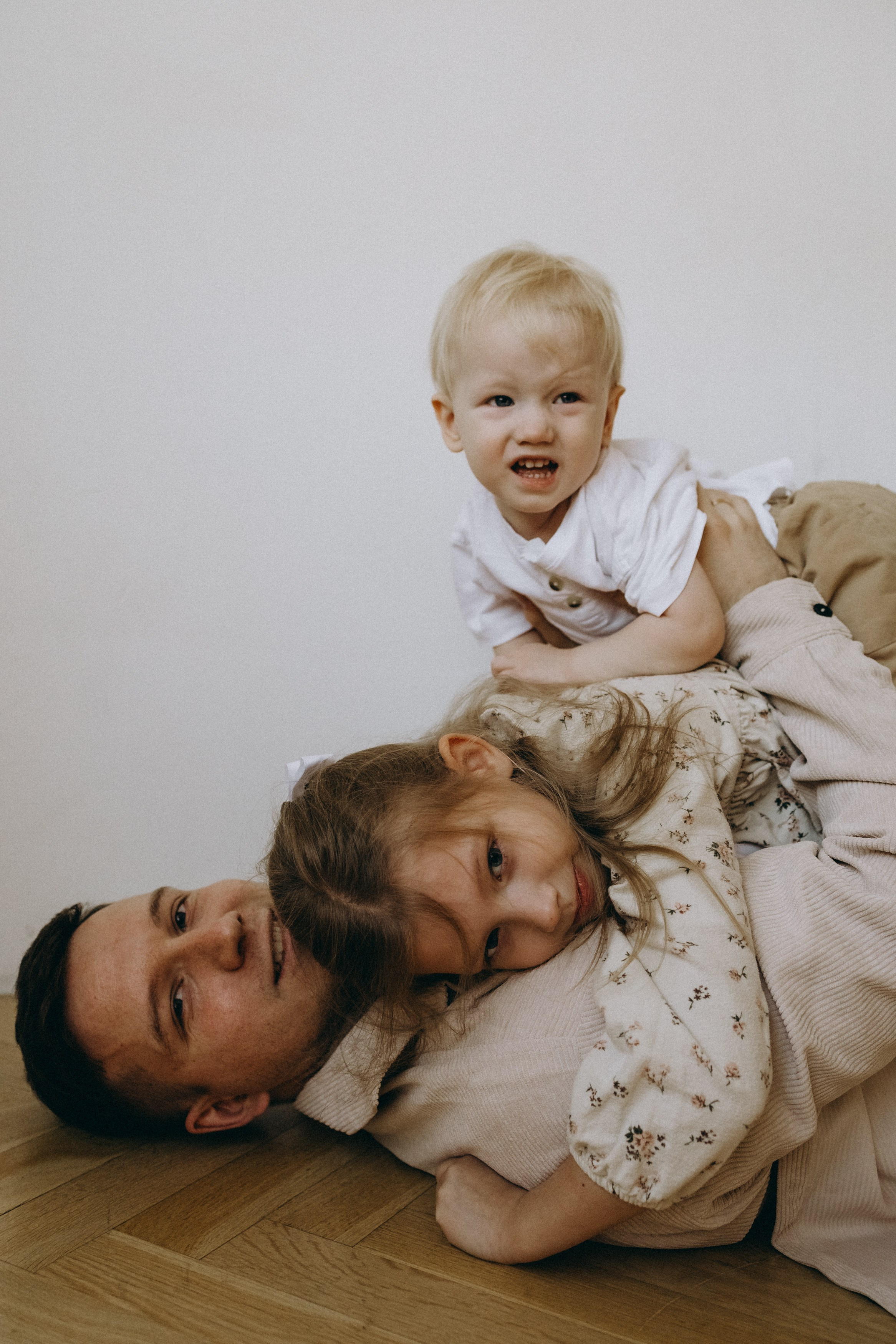 Никита, Николь, Миша. Главная