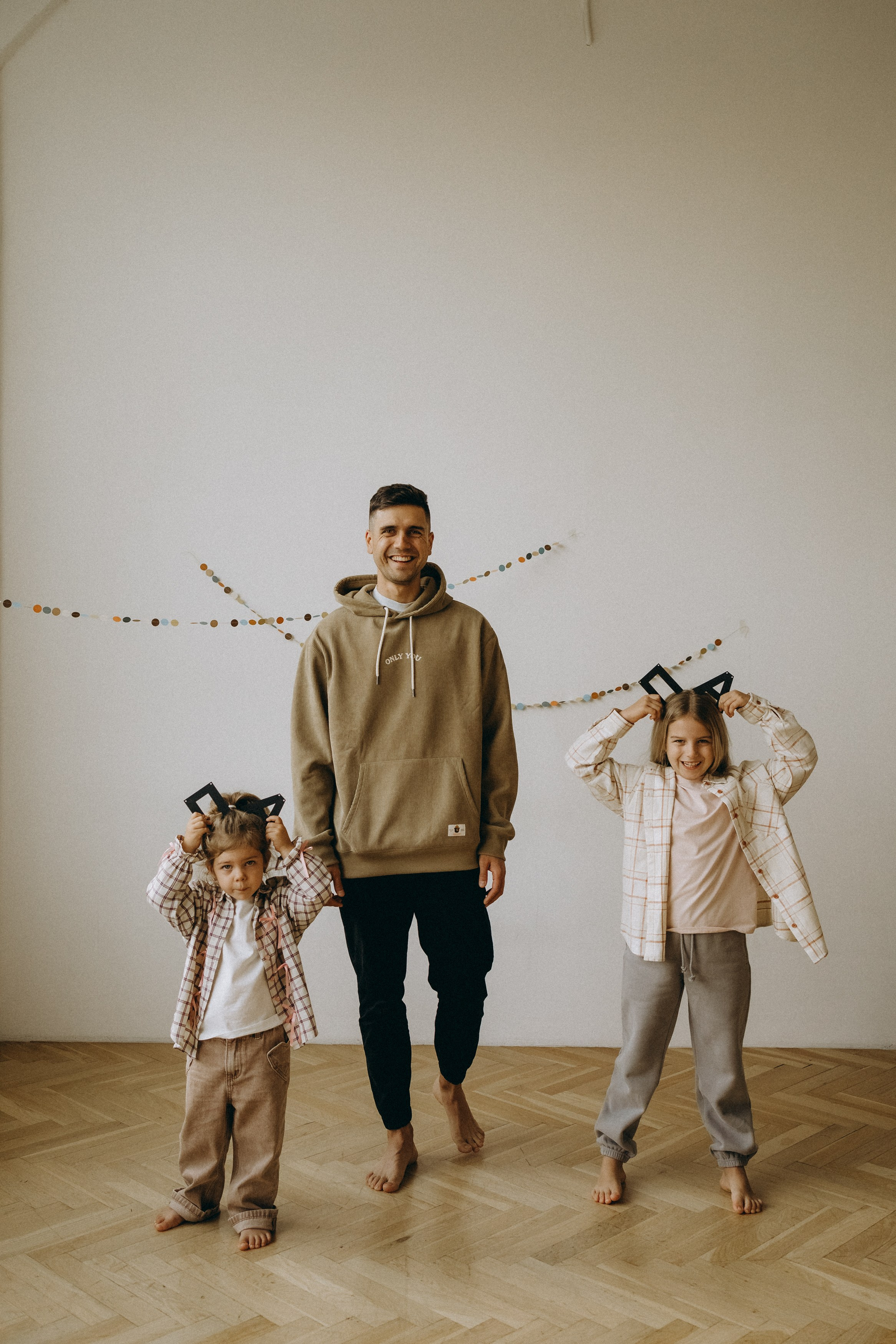 Антон, Алиса, Аня. Главная