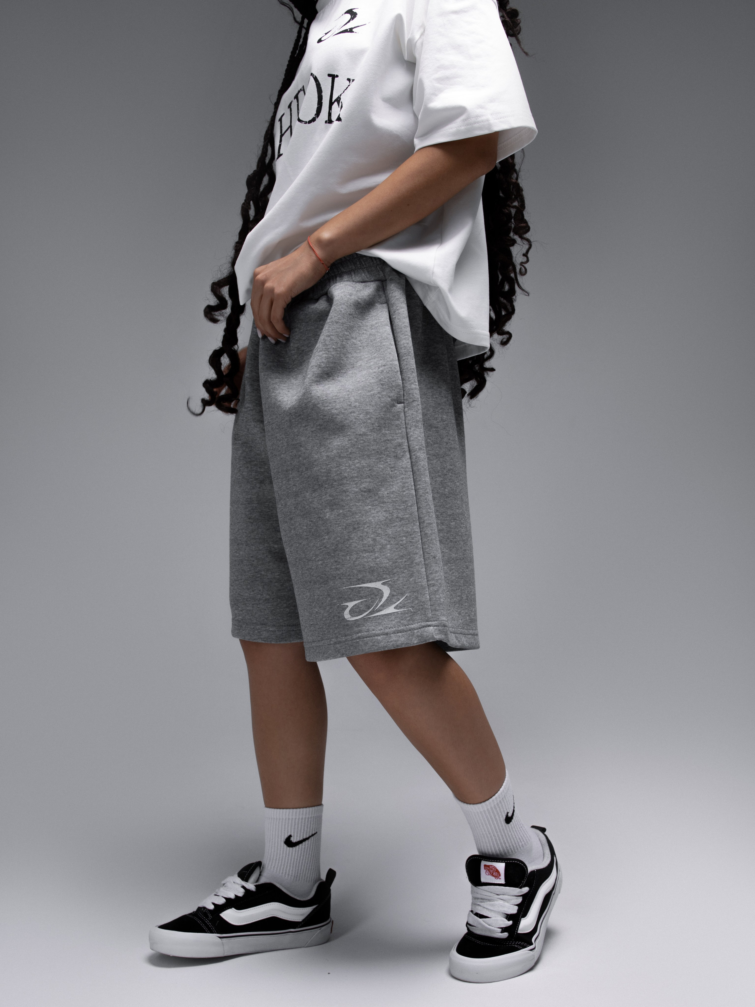 КАТАЛОГ | серый фон. RUNA production — стильные съемки для брендов