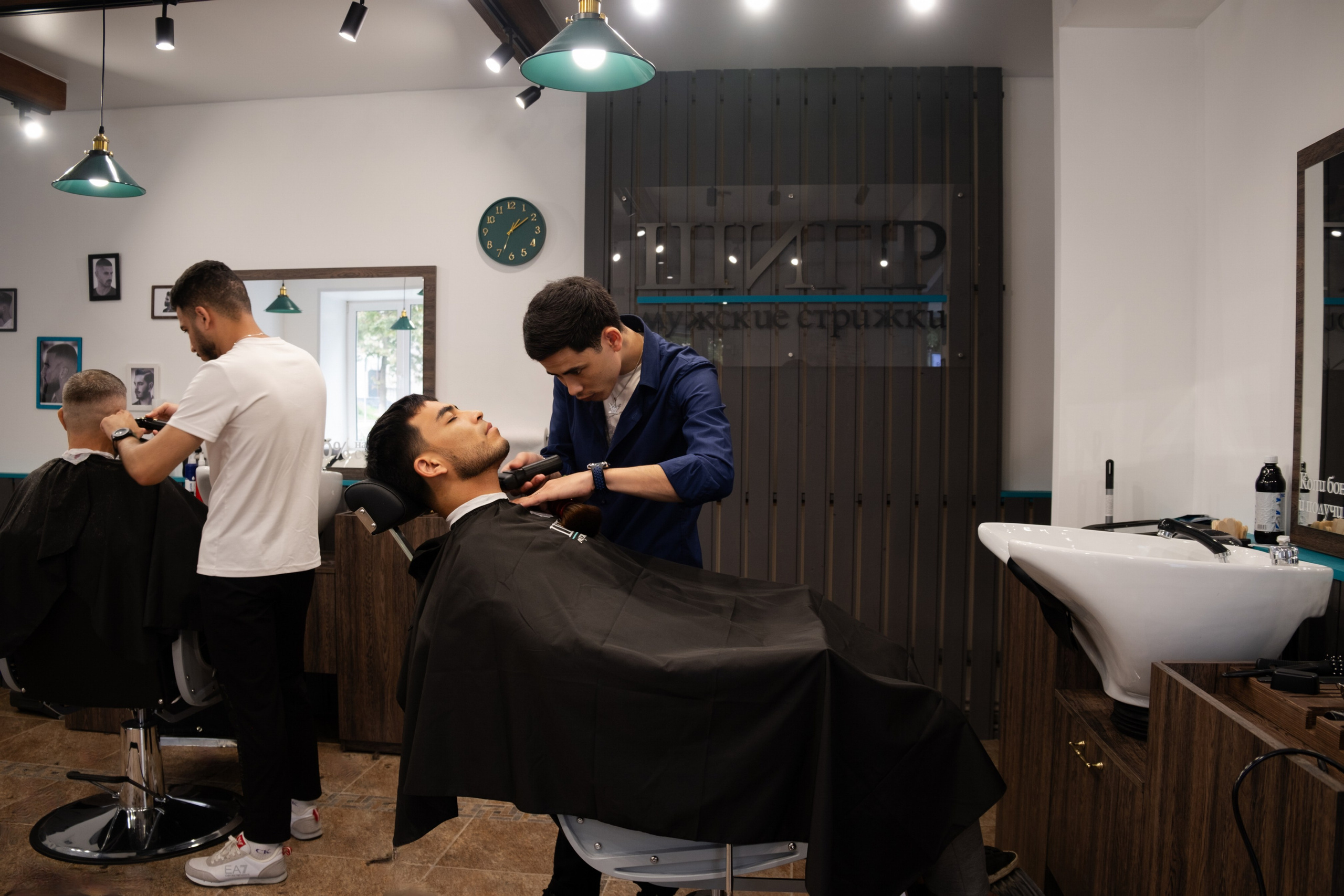 Съемка для барбершопа. Фотограф на камеру и мобильная съемка в Казани Лидия