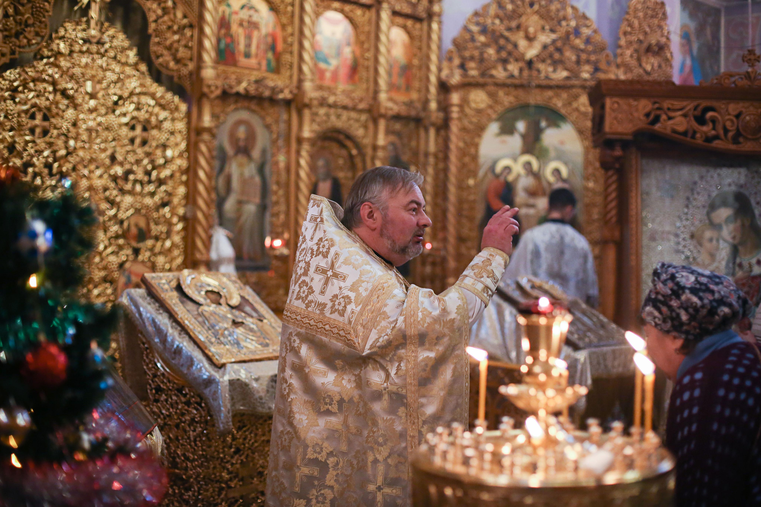 Божественная литургия в Христорождественском храме с. Михалёво. Семейный и детский фотограф Анна Петракова