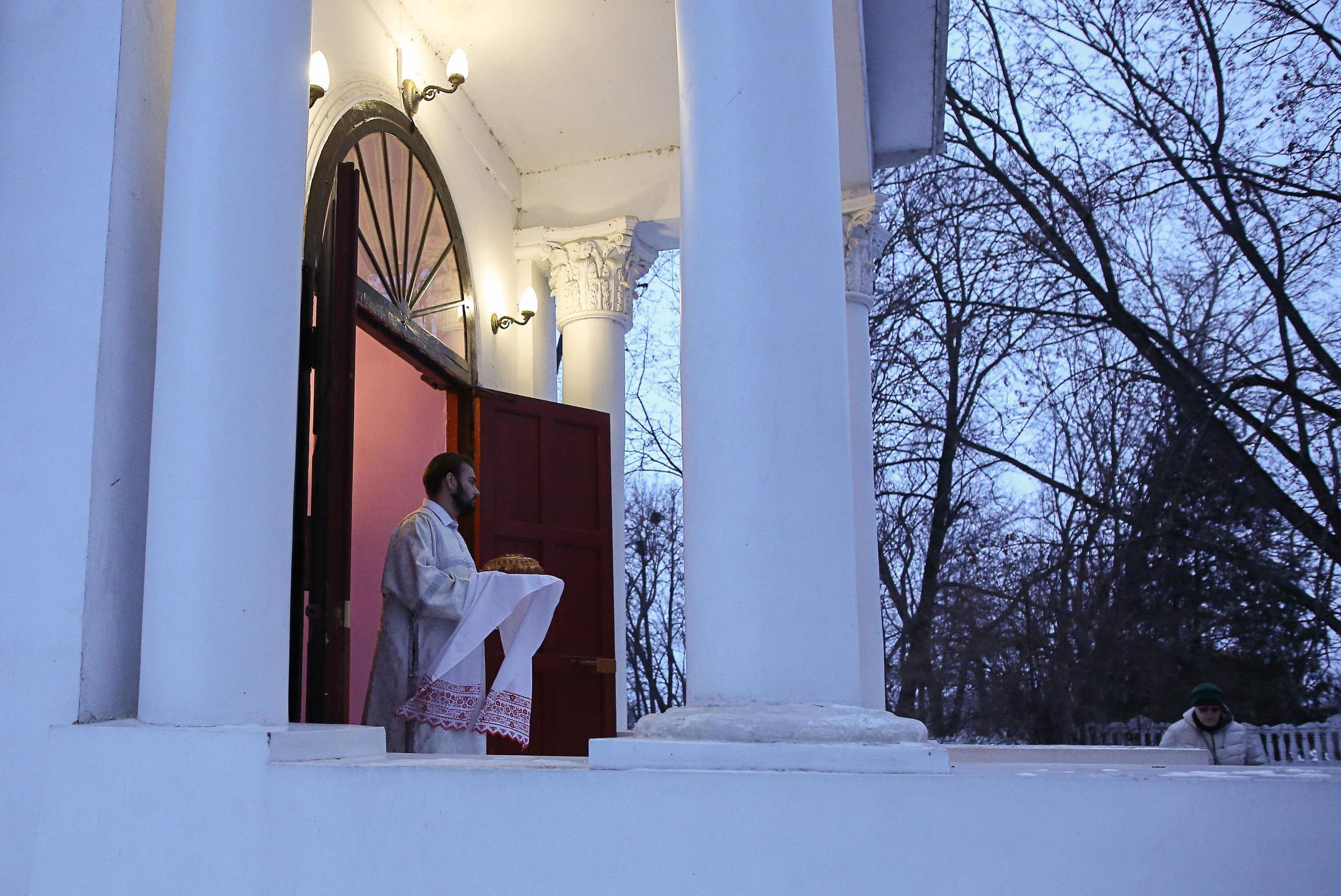 Божественная литургия в Христорождественском храме с. Михалёво. Семейный и детский фотограф Анна Петракова