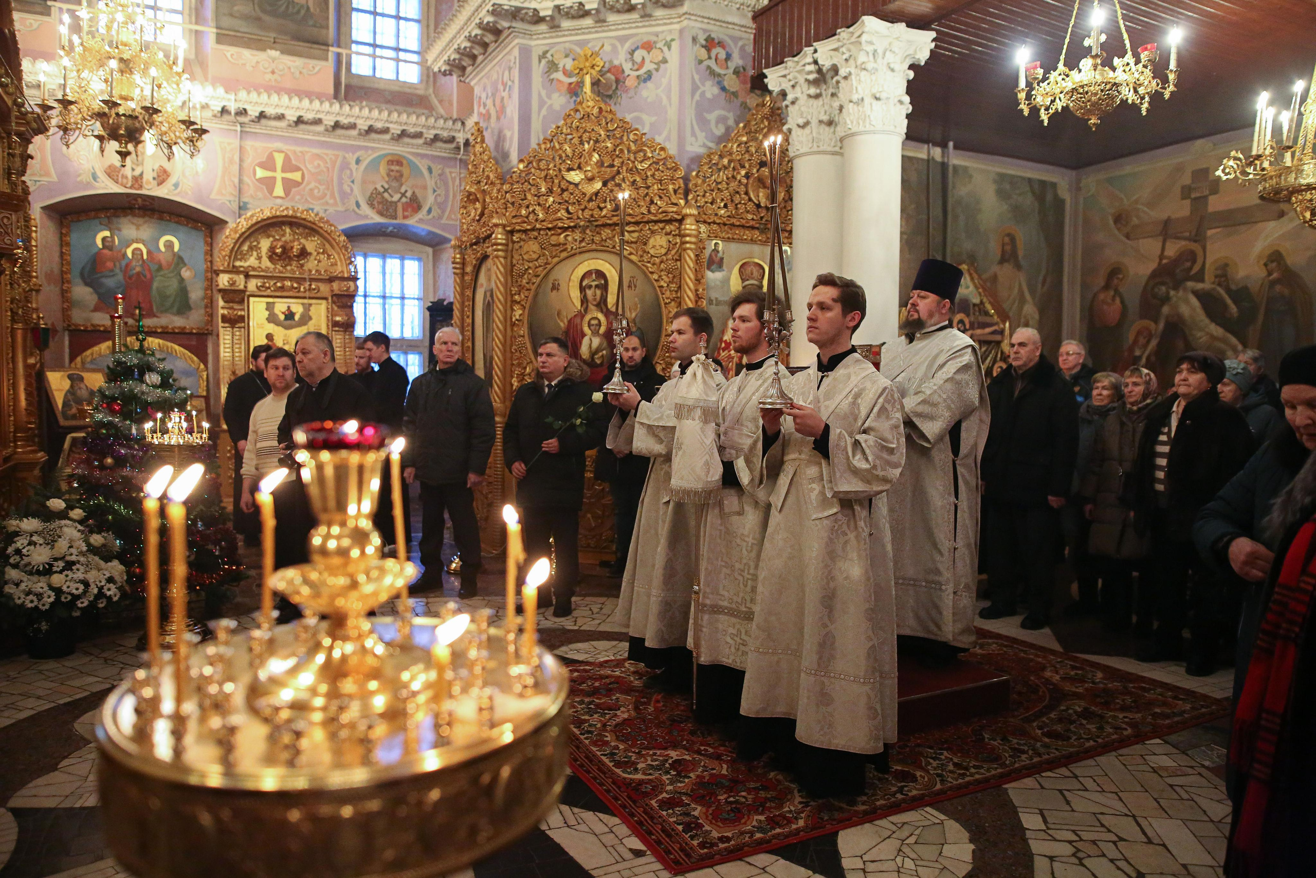 Божественная литургия в Христорождественском храме с. Михалёво. Семейный и детский фотограф Анна Петракова