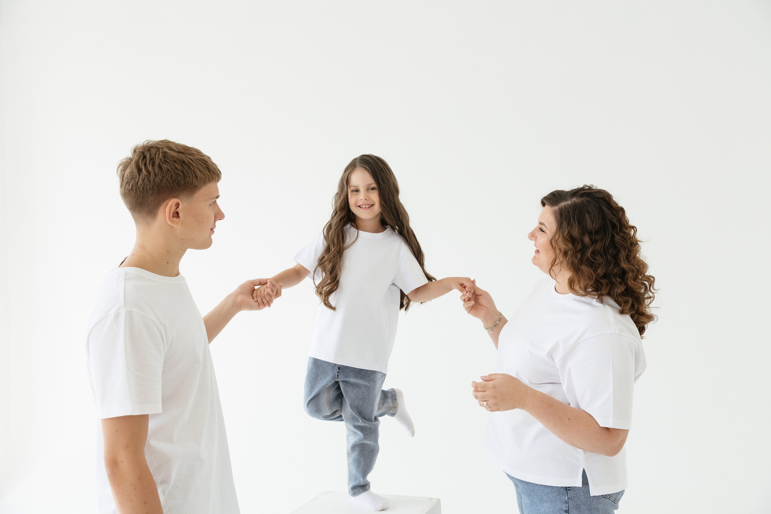 Семейная фотосессия в студии. Семейный и детский фотограф, визуальный гид, декоратор в Москве