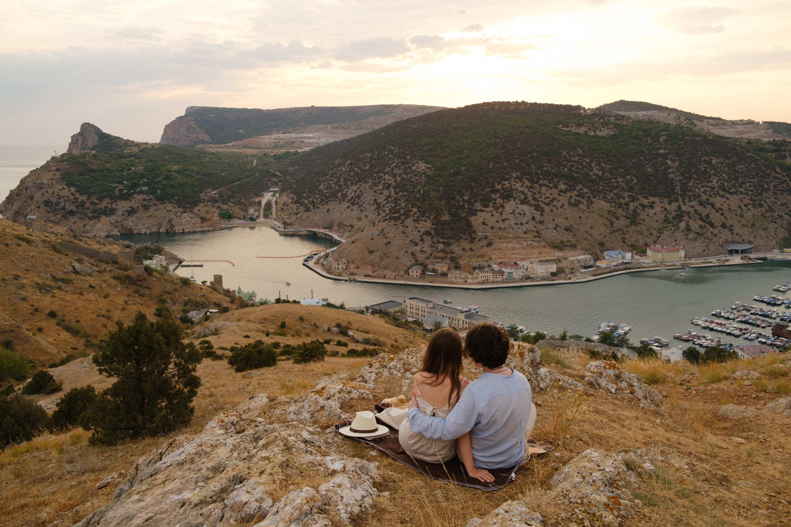 Л+Н в Балаклаве. Профессиональная фотосъемка в Крыму. Натуральные эмоции и живые кадры. Забронируйте дату прямо сейчас!
