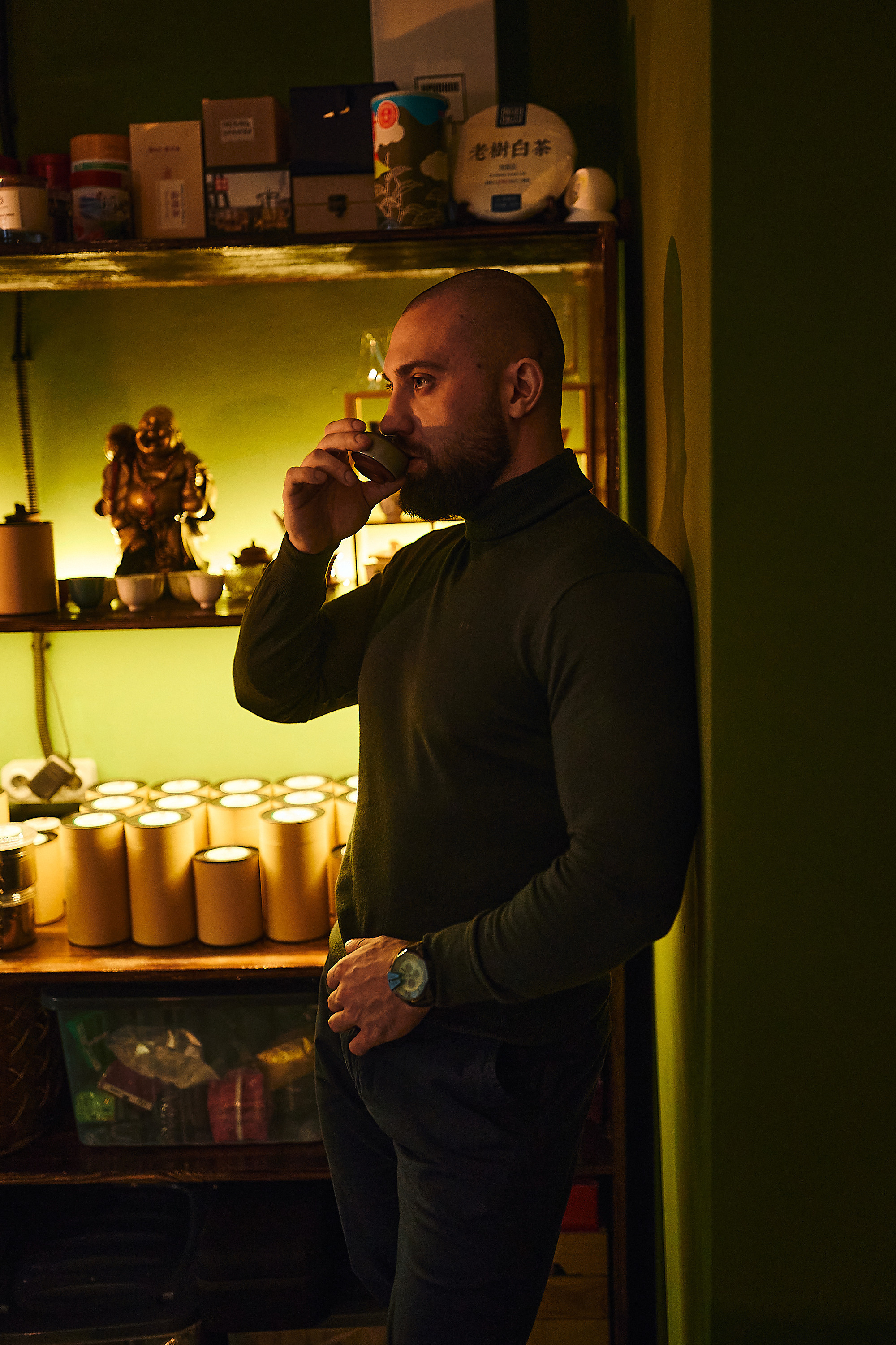 Сергей и портреты в чайной. Иван Март Свадебный и портретный фотограф Тюмень