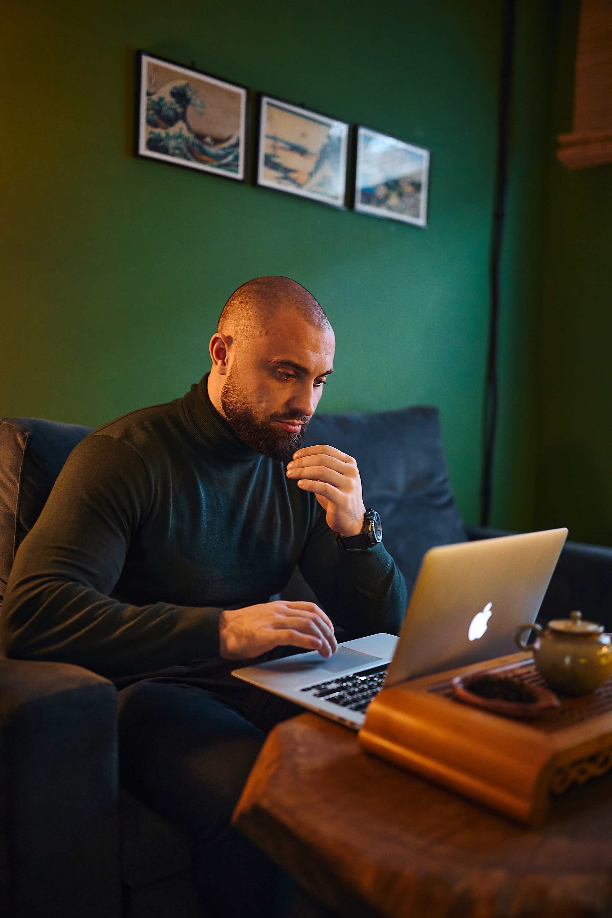 Сергей и портреты в чайной. Иван Март Свадебный и портретный фотограф Тюмень