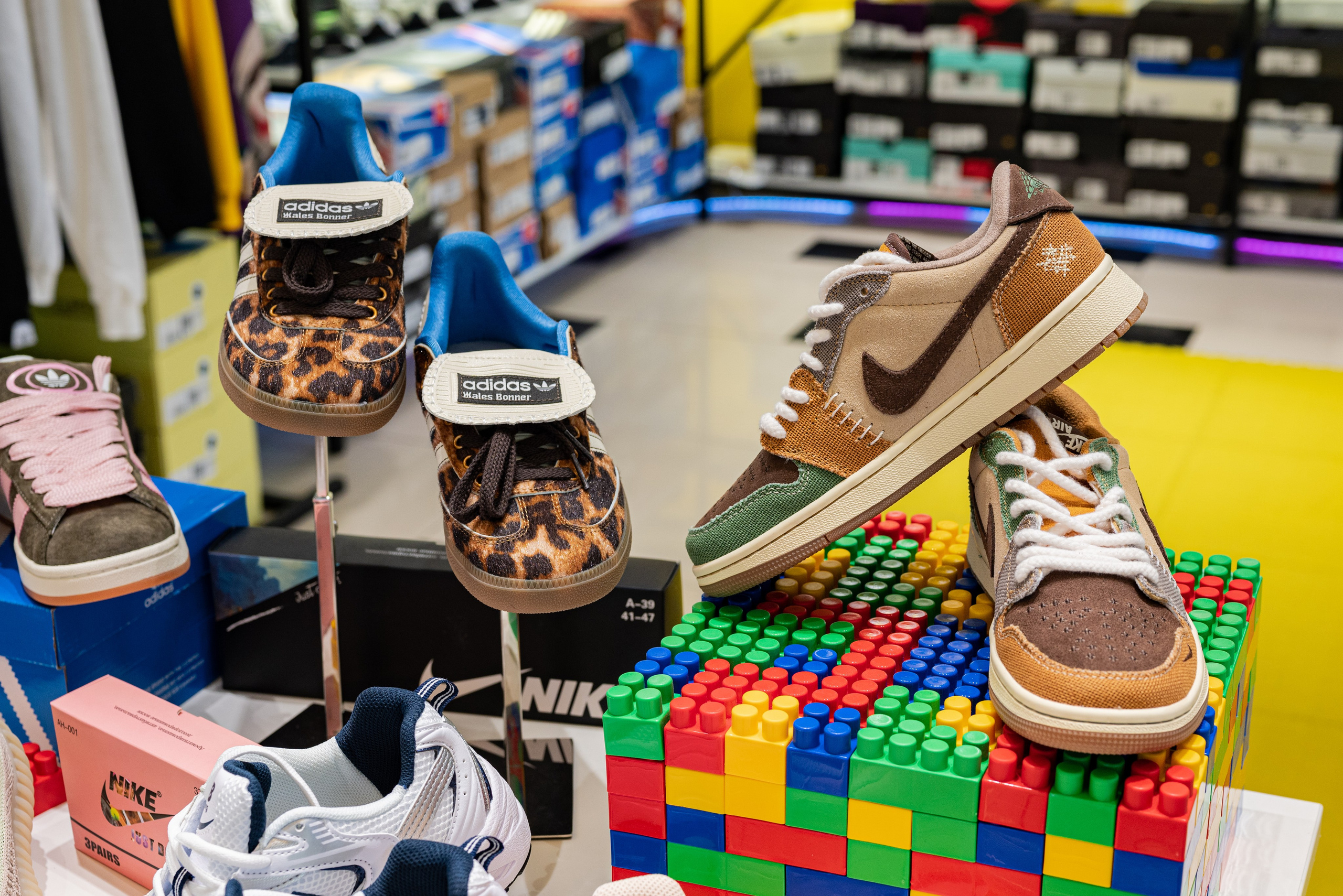 Магазин кроссовок. Предметный фотограф, фото для маркетплейсов Пятигорск, КМВ