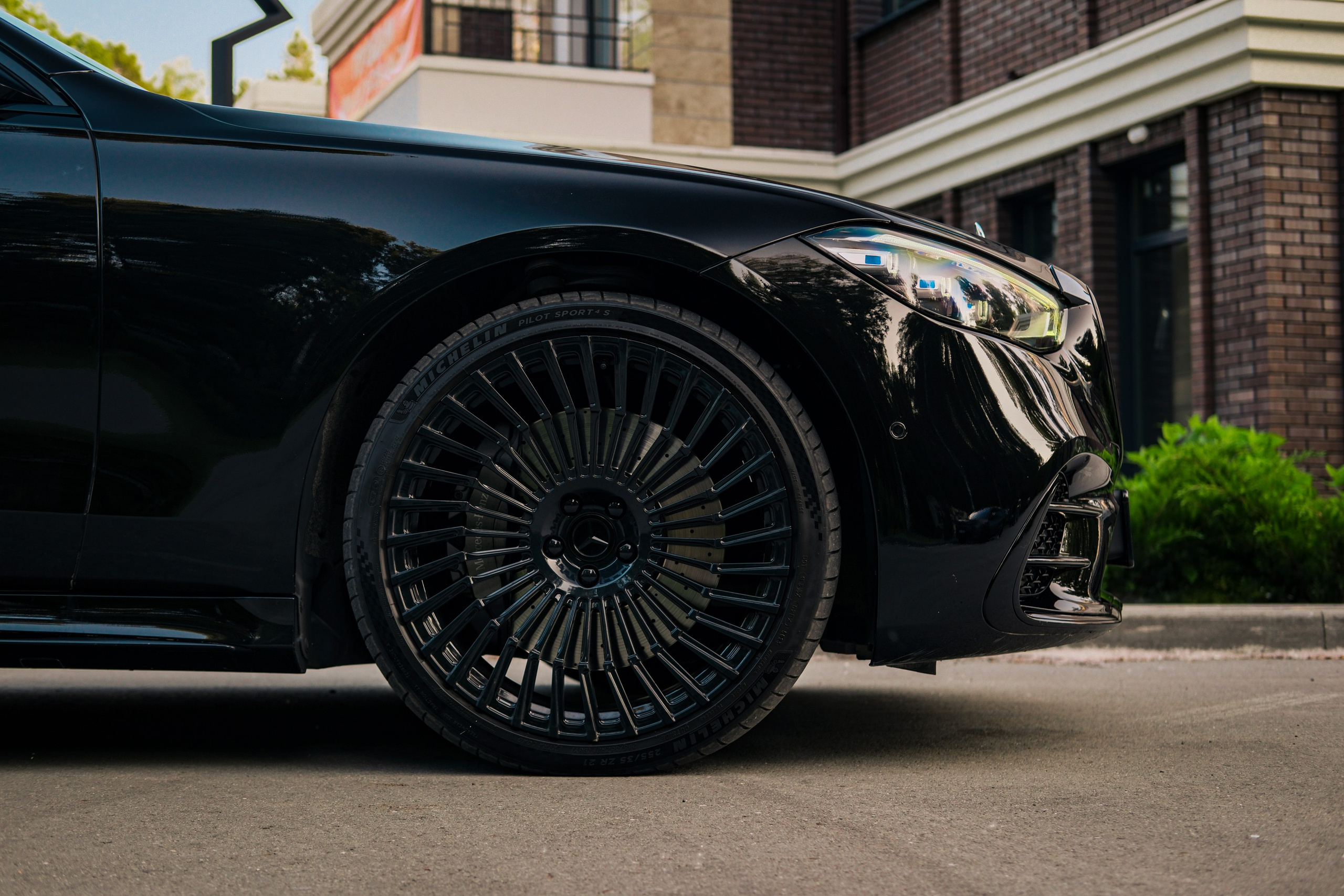 Профессиональная фотосессия Mercedes-Benz S-класс в&nbsp;Новосибирске. Автомобильный фотограф Чанчин Владимир: детальные снимки кузова, интерьера и&nbsp;динамики. Съемка автомобиля для продажи