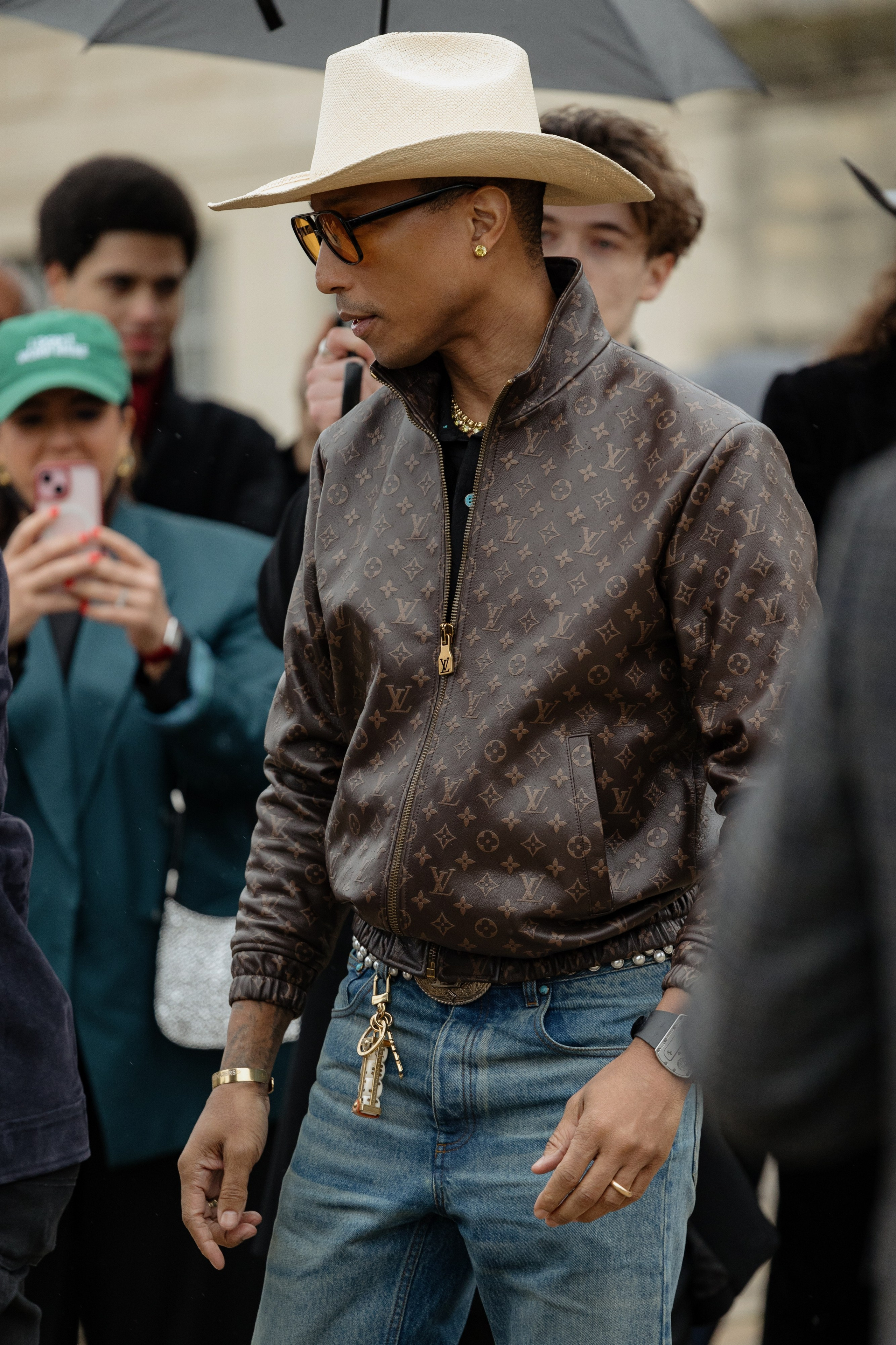 LOEWE PFW WOMENSWEAR FALL-WINTER 24/25. Photographer in Milan Ivan Goncharov