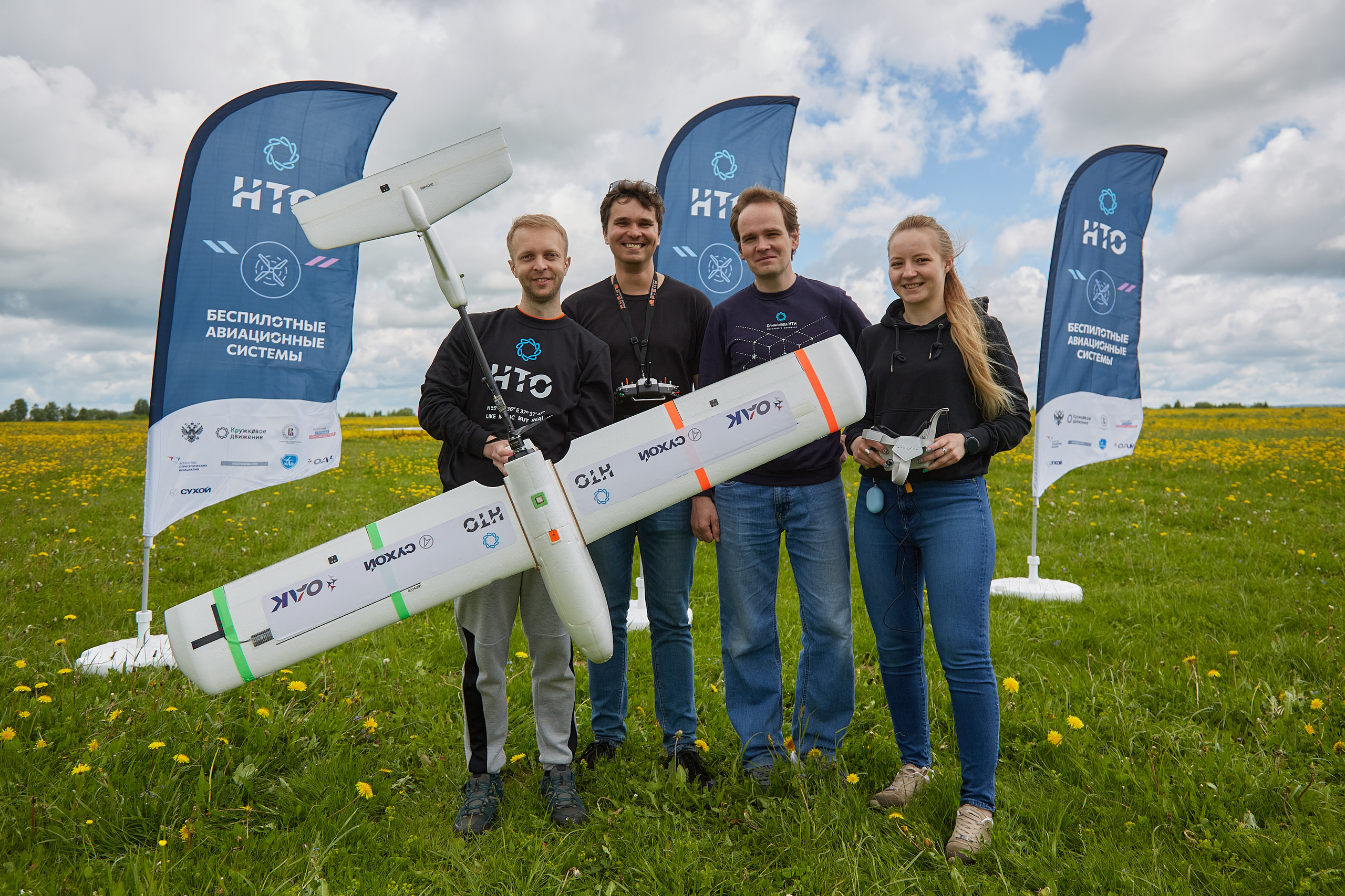 Команда БПЛА в поле