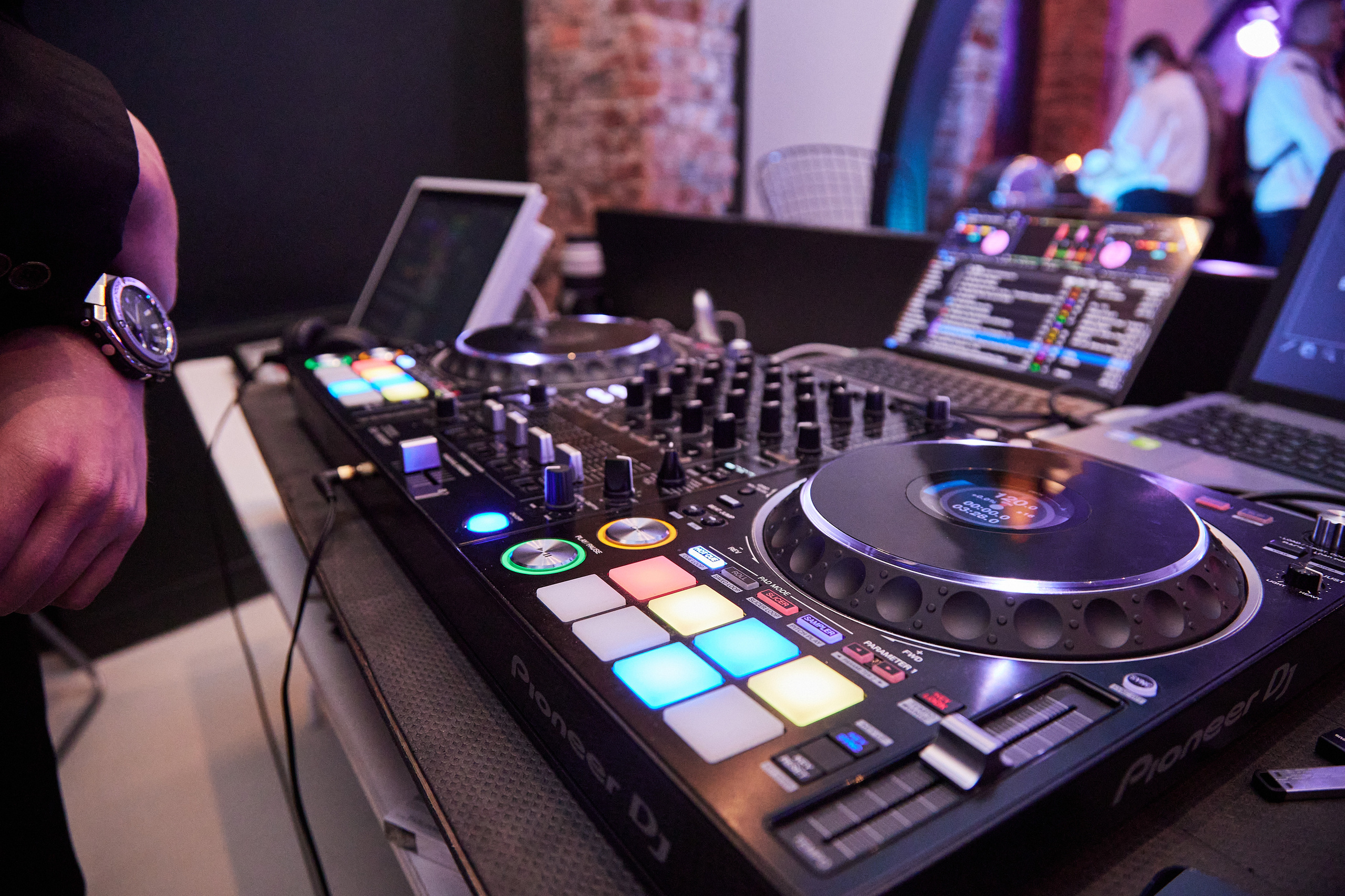 Выпускной обучения по криптоинвестициям Евгения Лашкова. Репортажный и семейный фотограф Ухова Наталья в Москве