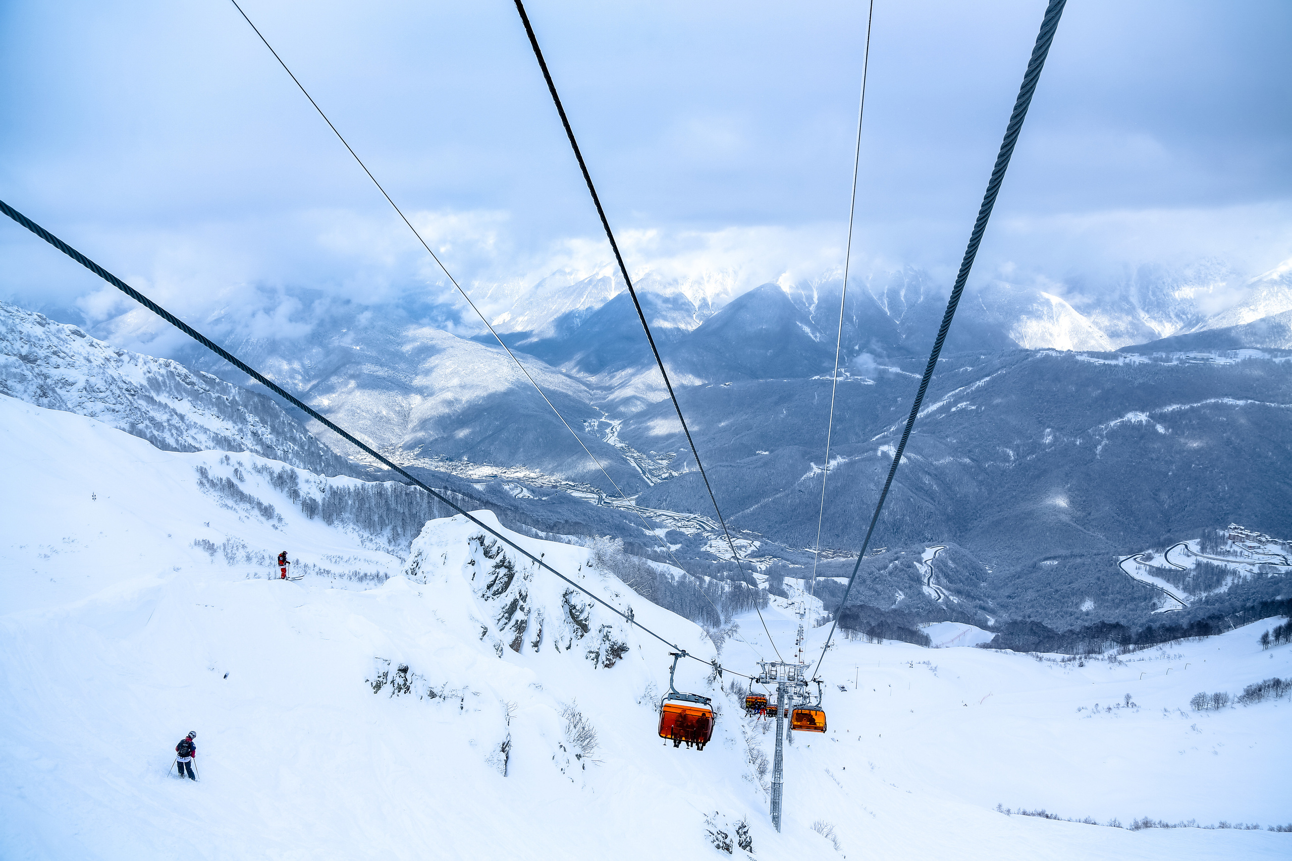 Подъемники в горах Красная Поляна
