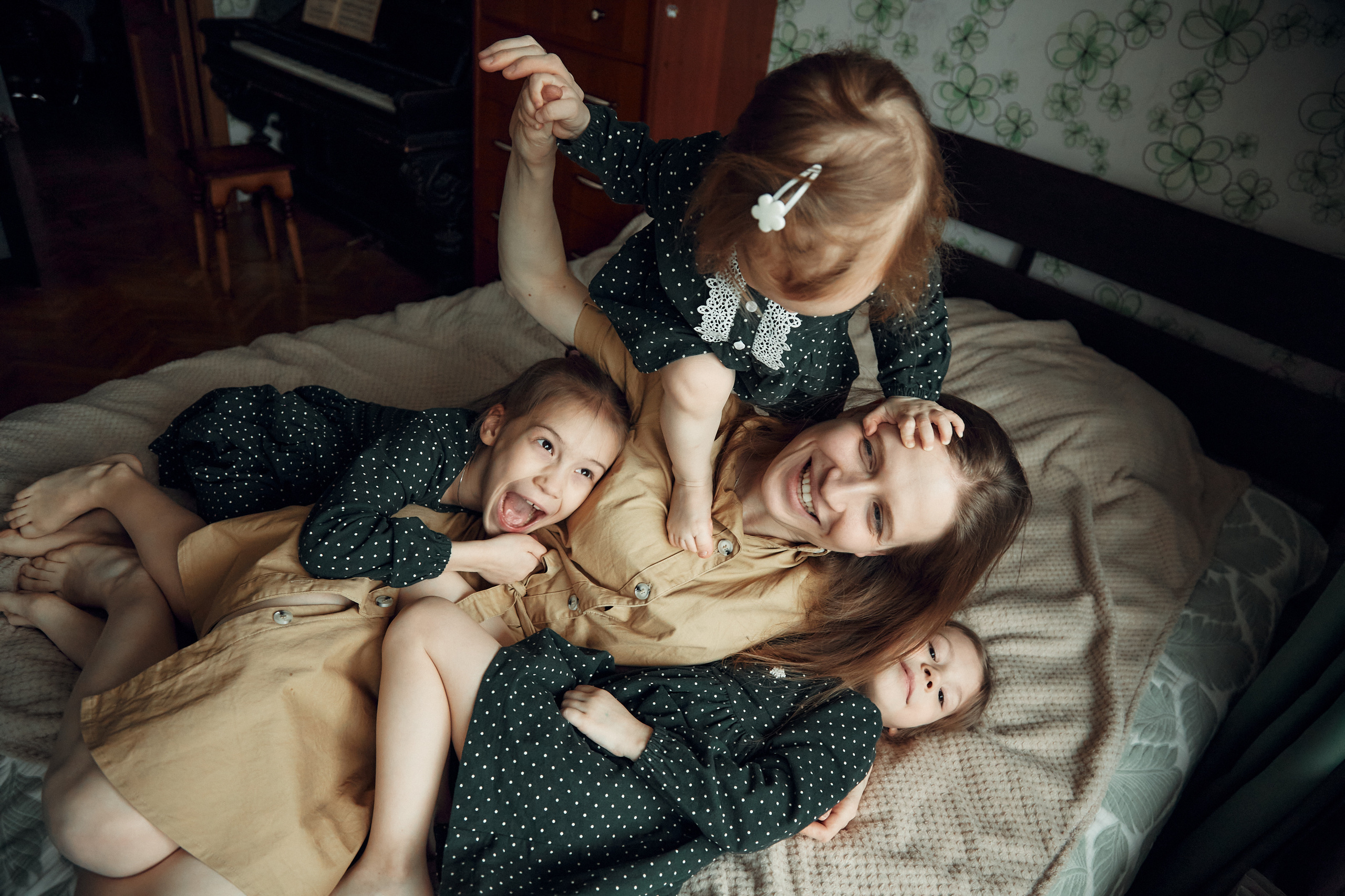 мама и три дочки фотосессия