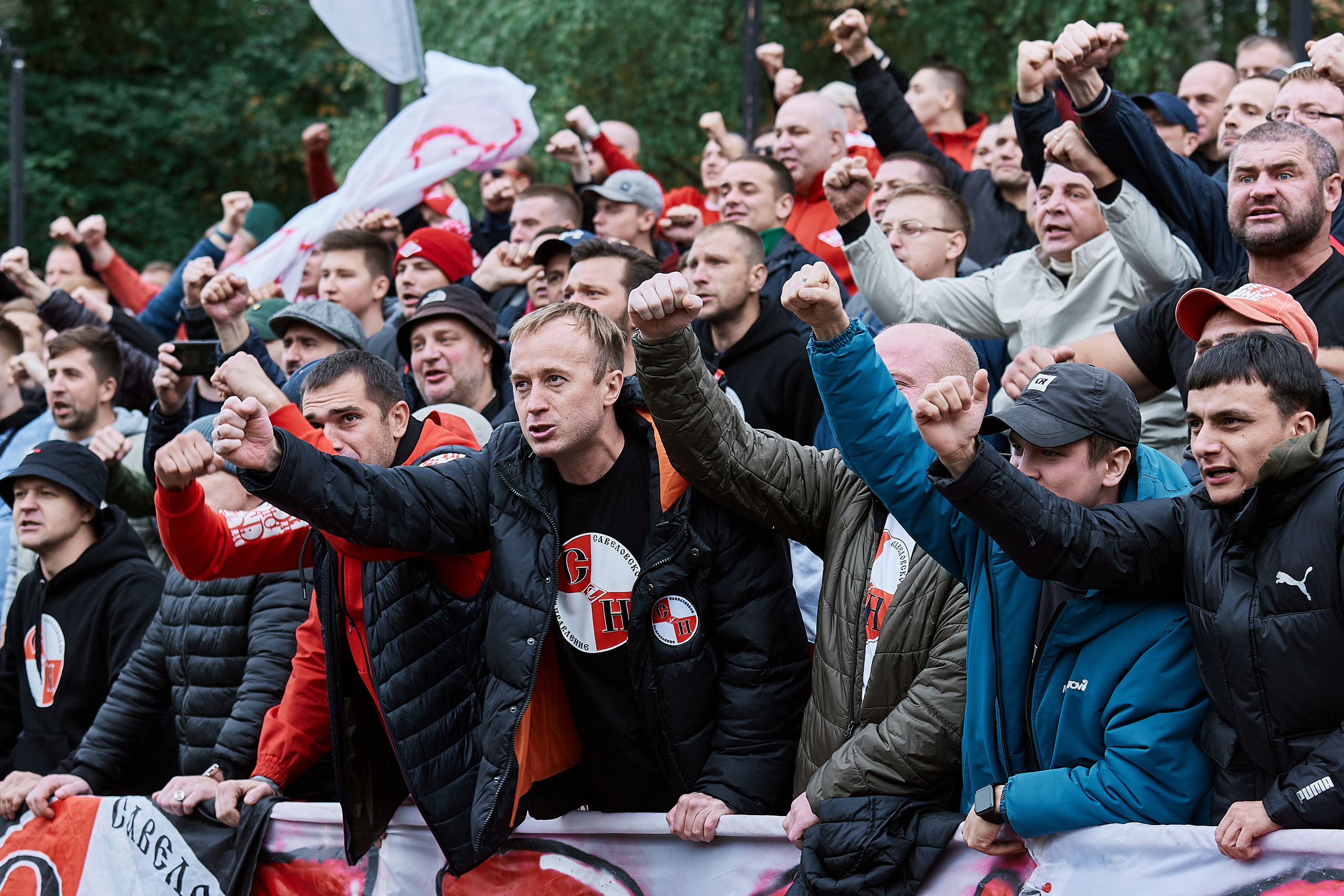 Фанаты на трибуне регби