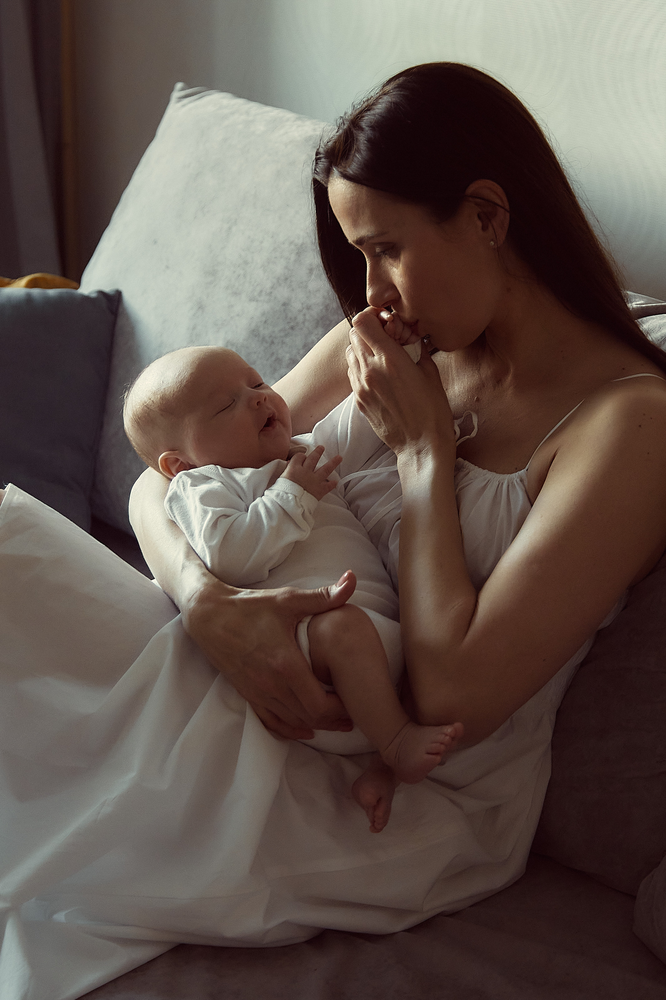 мама с младенцем домашняя фотосессия