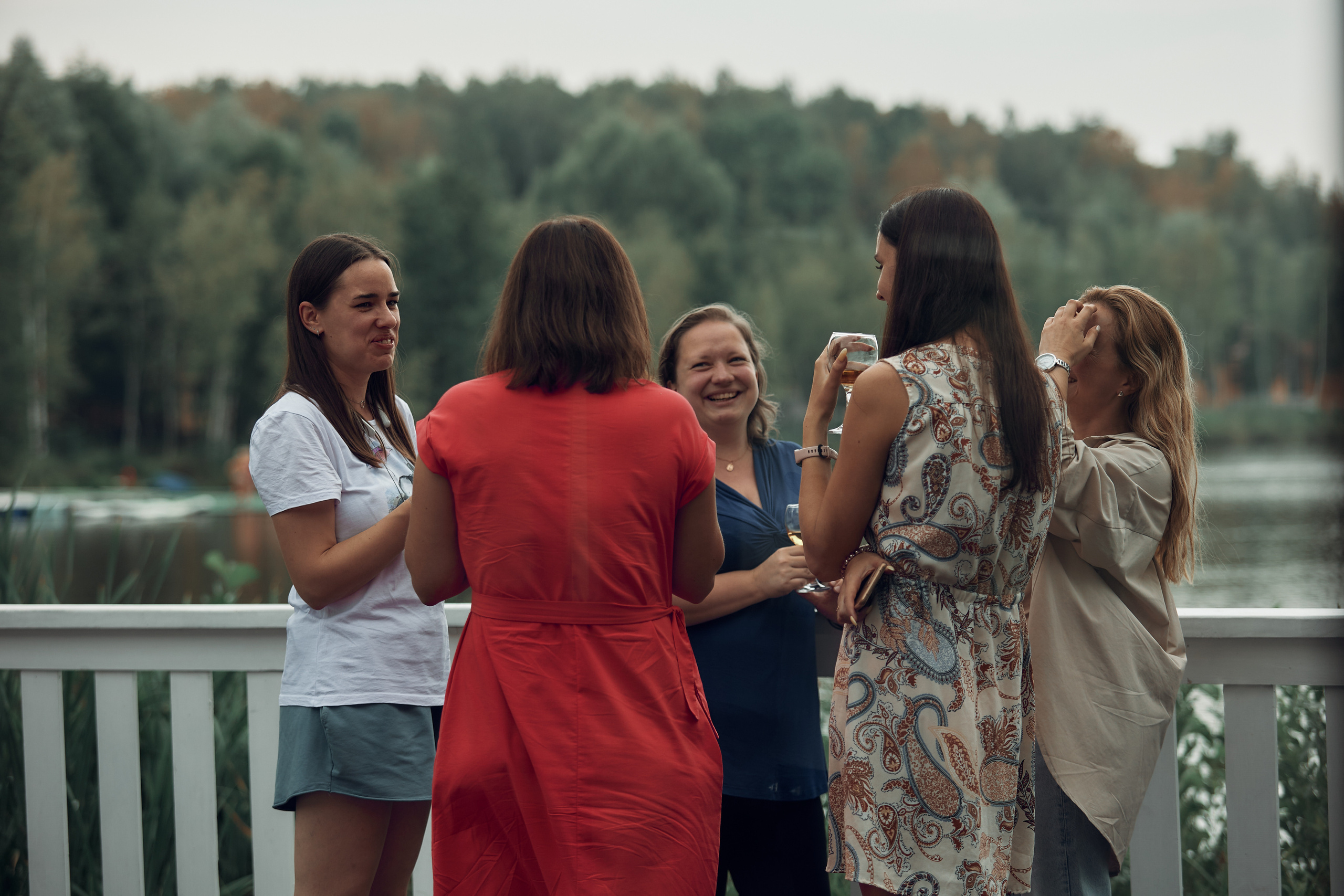 Летняя встреча друзей на природе